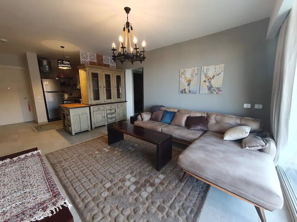 System.Collections.Generic.List`1[BluePillow.Application.SearchEngine.Dto.PhotoDto]?.ElementAt(1)?.Caption