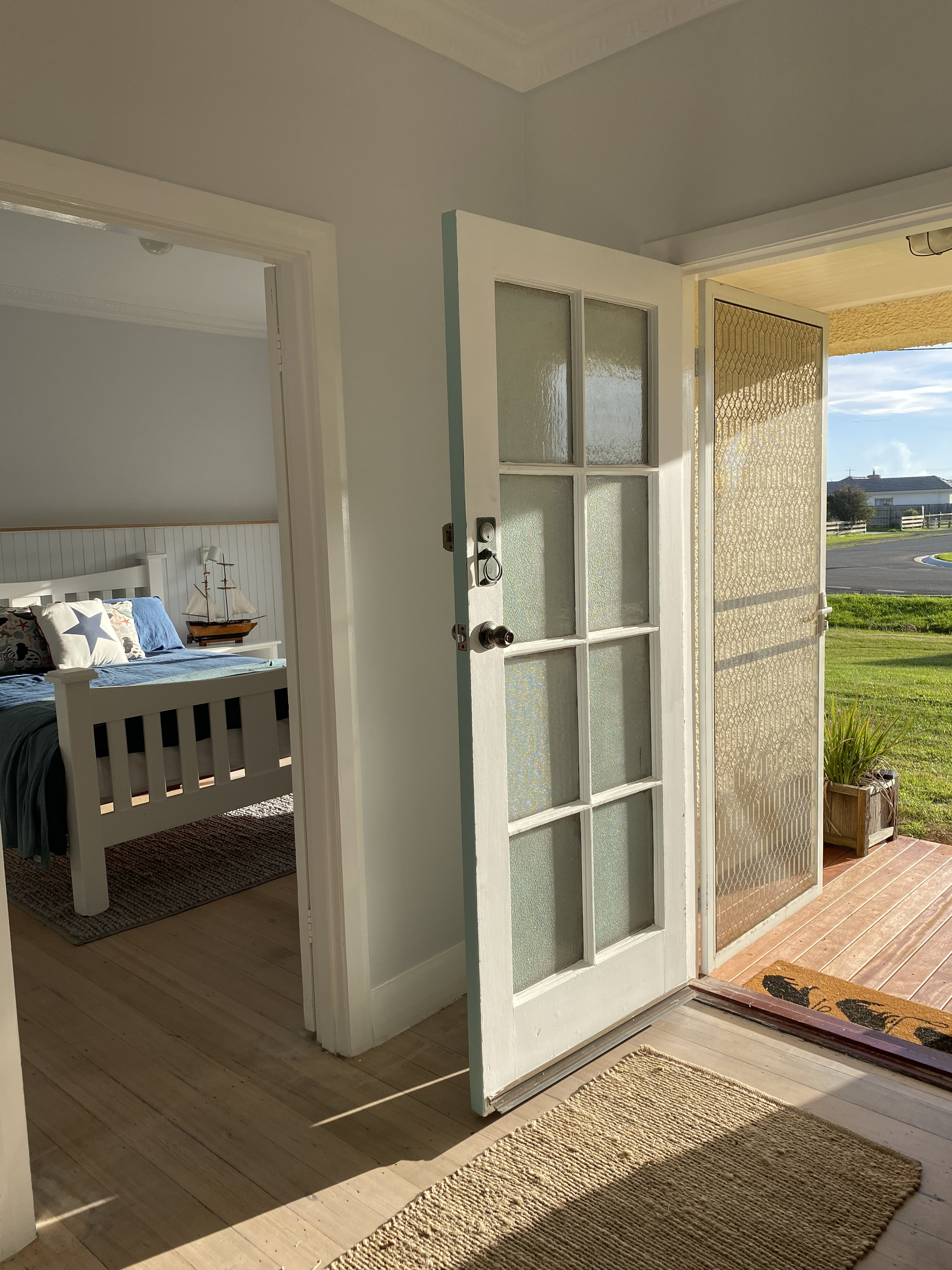 System.Collections.Generic.List`1[BluePillow.Application.SearchEngine.Dto.PhotoDto]?.ElementAt(2)?.Caption