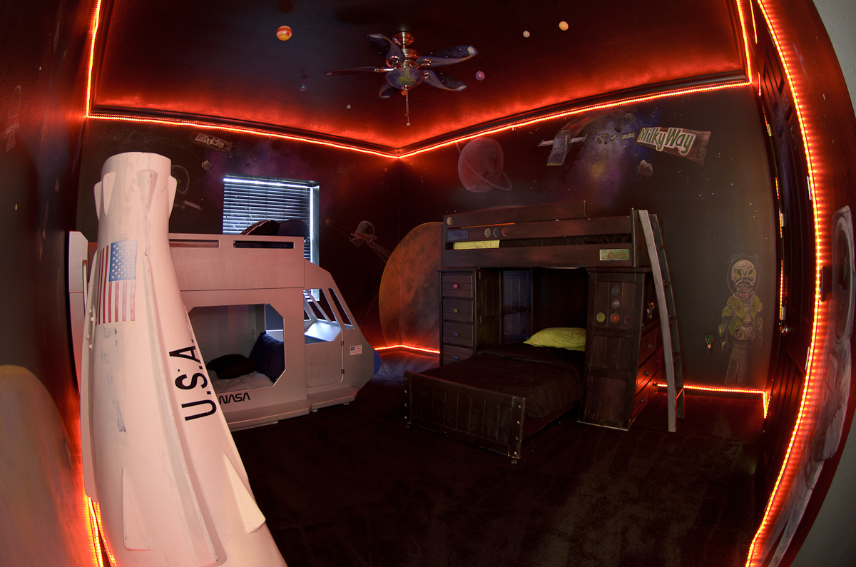 System.Collections.Generic.List`1[BluePillow.Application.SearchEngine.Dto.PhotoDto]?.ElementAt(3)?.Caption