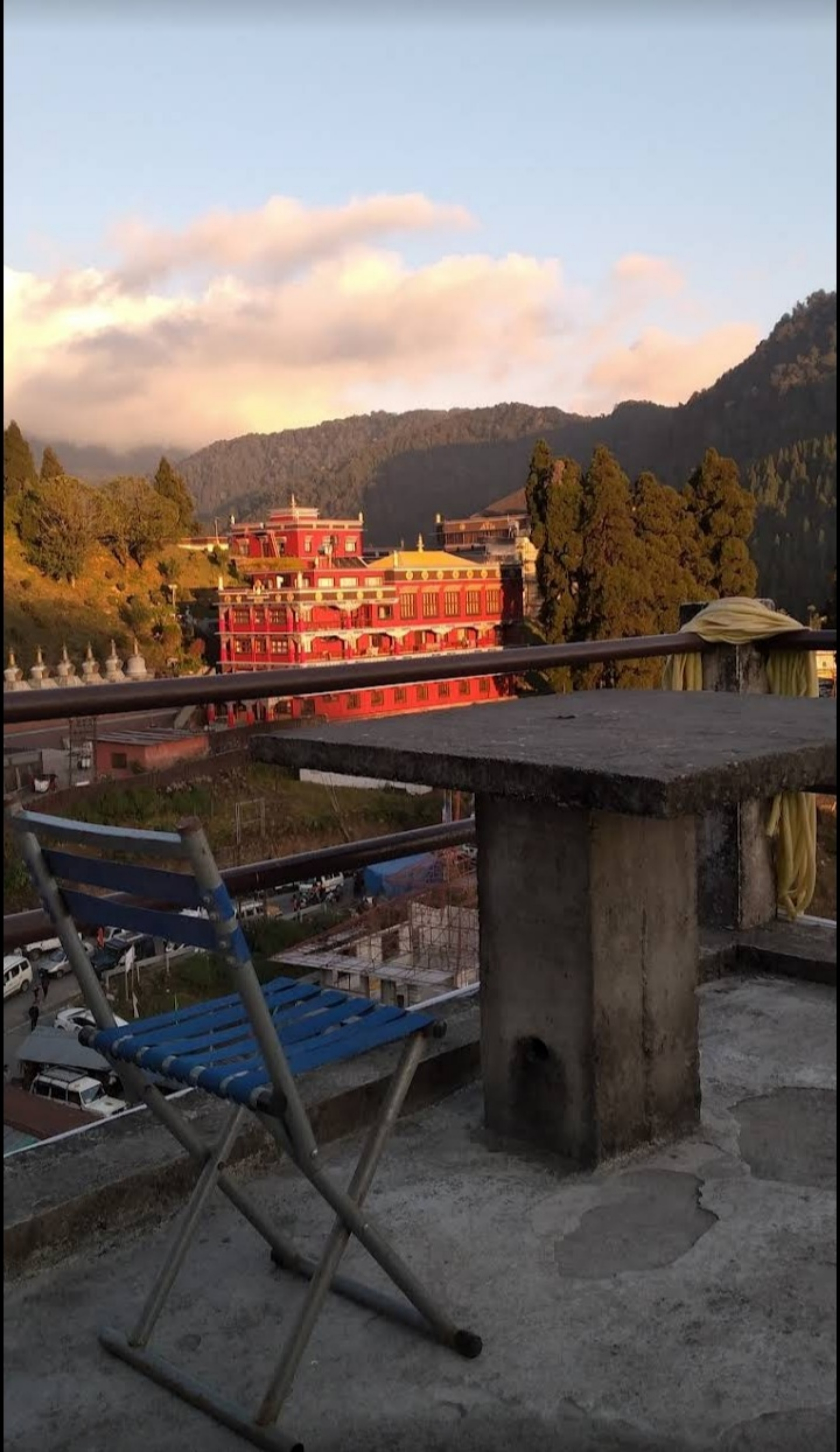 System.Collections.Generic.List`1[BluePillow.Application.SearchEngine.Dto.PhotoDto]?.ElementAt(1)?.Caption