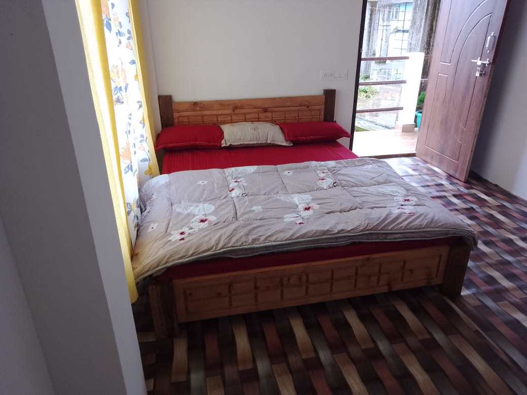 System.Collections.Generic.List`1[BluePillow.Application.SearchEngine.Dto.PhotoDto]?.ElementAt(3)?.Caption