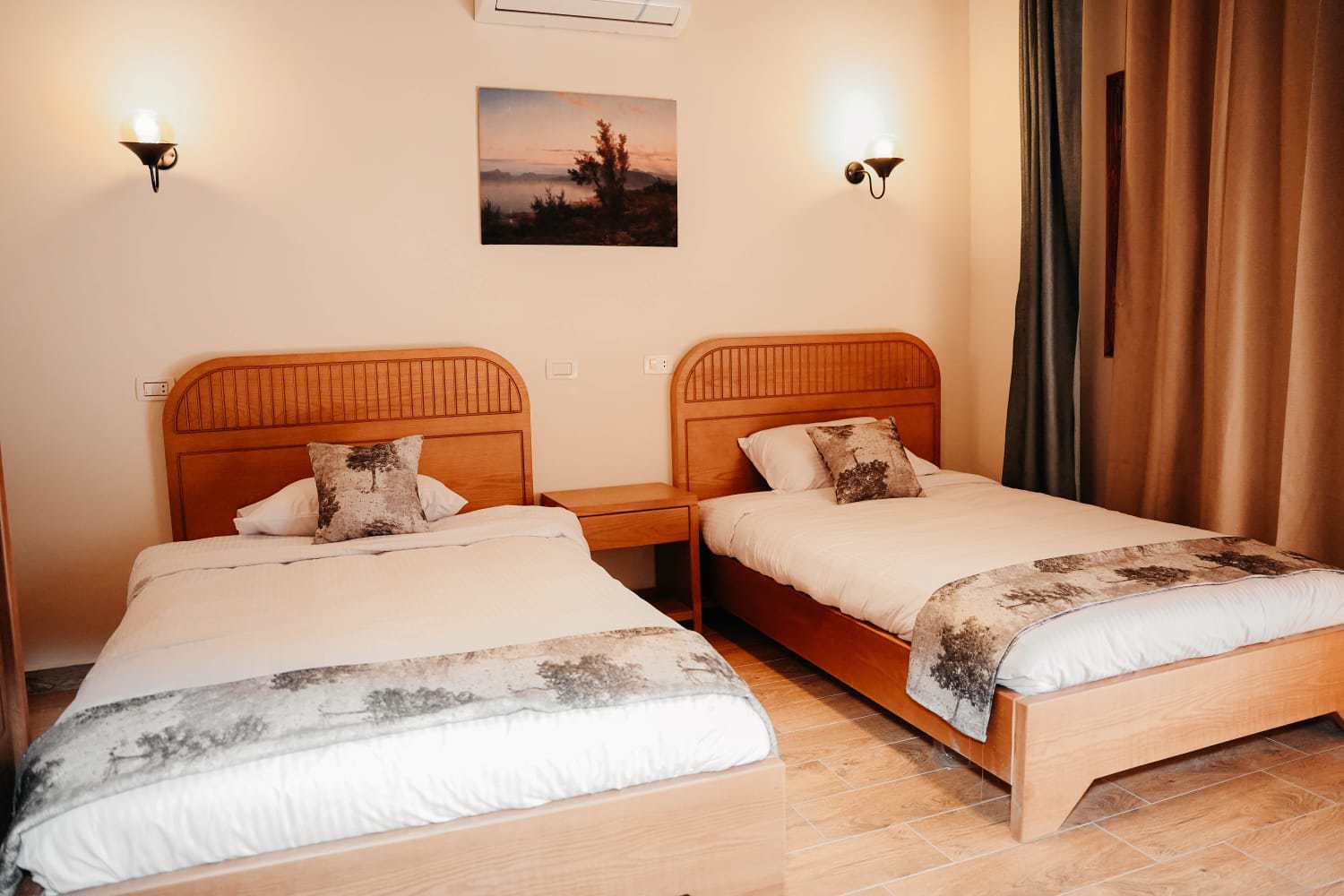 System.Collections.Generic.List`1[BluePillow.Application.SearchEngine.Dto.PhotoDto]?.ElementAt(0)?.Caption