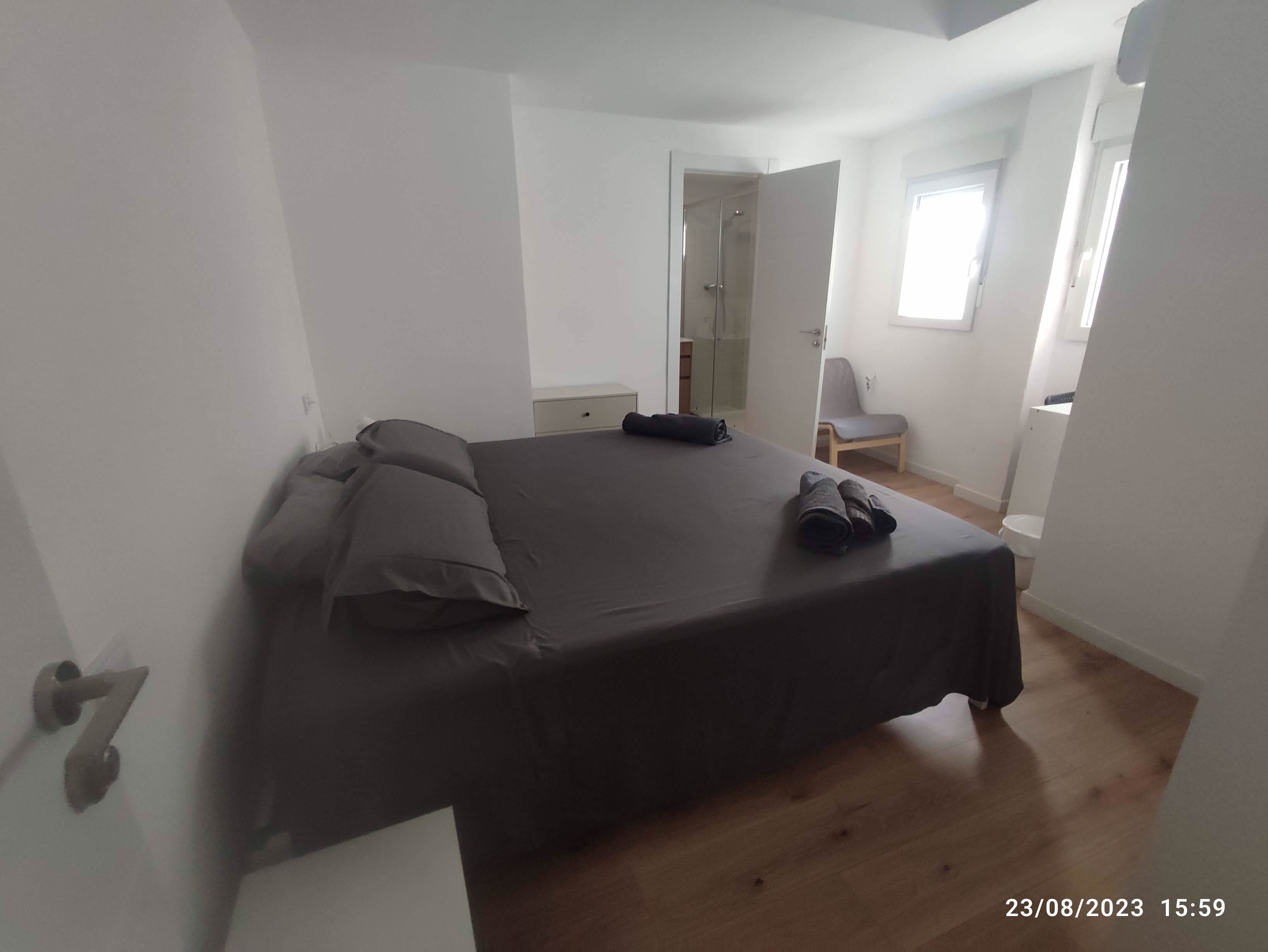 System.Collections.Generic.List`1[BluePillow.Application.SearchEngine.Dto.PhotoDto]?.ElementAt(1)?.Caption