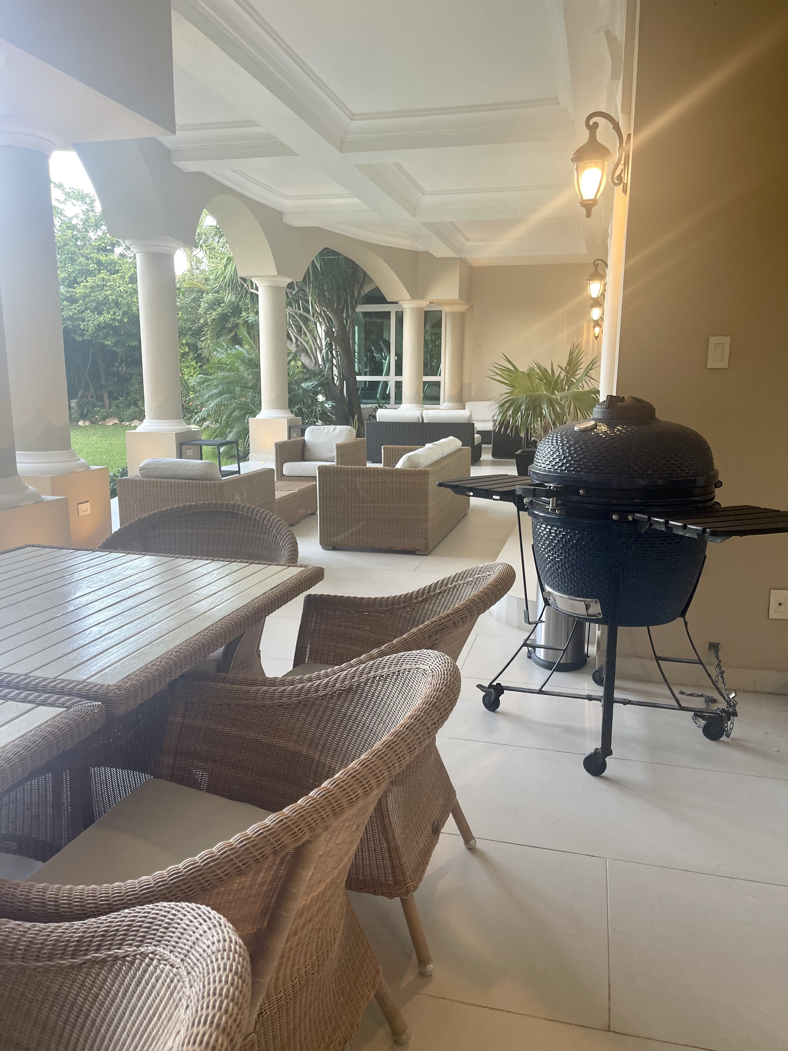 System.Collections.Generic.List`1[BluePillow.Application.SearchEngine.Dto.PhotoDto]?.ElementAt(3)?.Caption