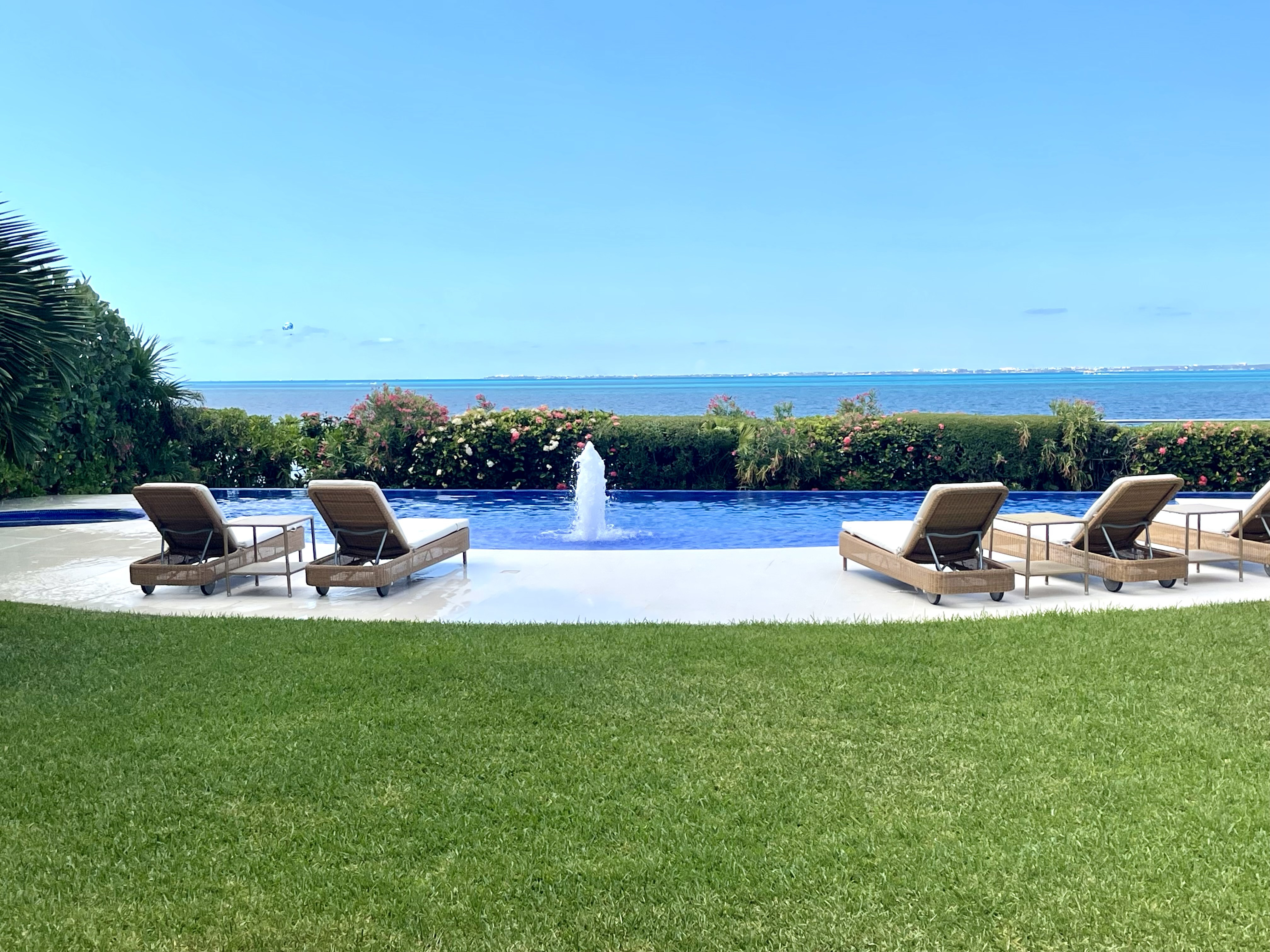 System.Collections.Generic.List`1[BluePillow.Application.SearchEngine.Dto.PhotoDto]?.ElementAt(1)?.Caption