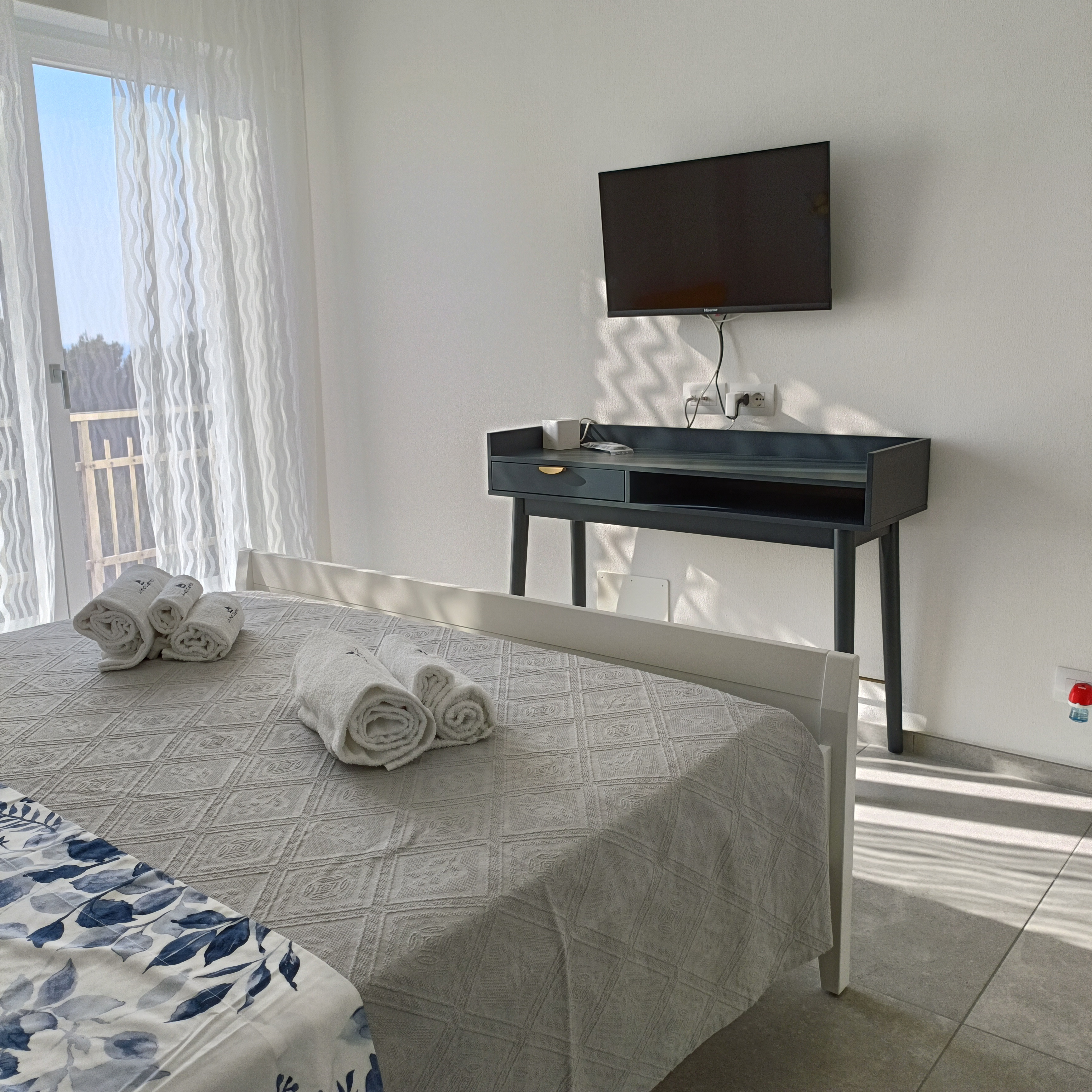 System.Collections.Generic.List`1[BluePillow.Application.SearchEngine.Dto.PhotoDto]?.ElementAt(1)?.Caption