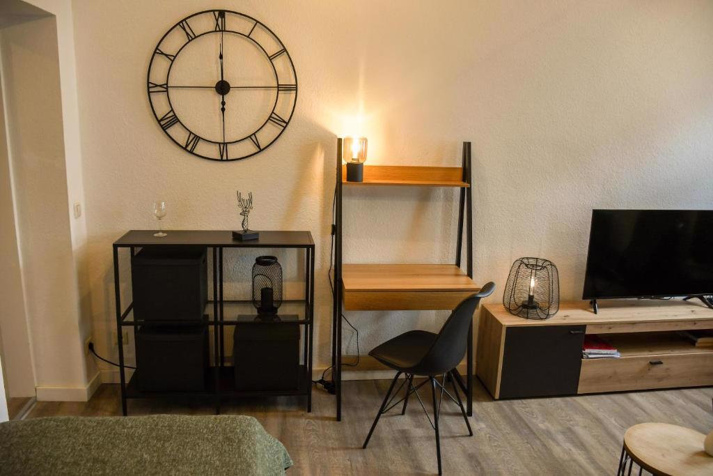 System.Collections.Generic.List`1[BluePillow.Application.SearchEngine.Dto.PhotoDto]?.ElementAt(3)?.Caption