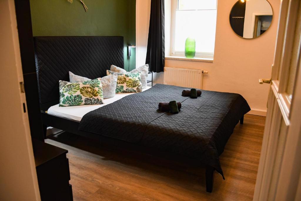 System.Collections.Generic.List`1[BluePillow.Application.SearchEngine.Dto.PhotoDto]?.ElementAt(1)?.Caption