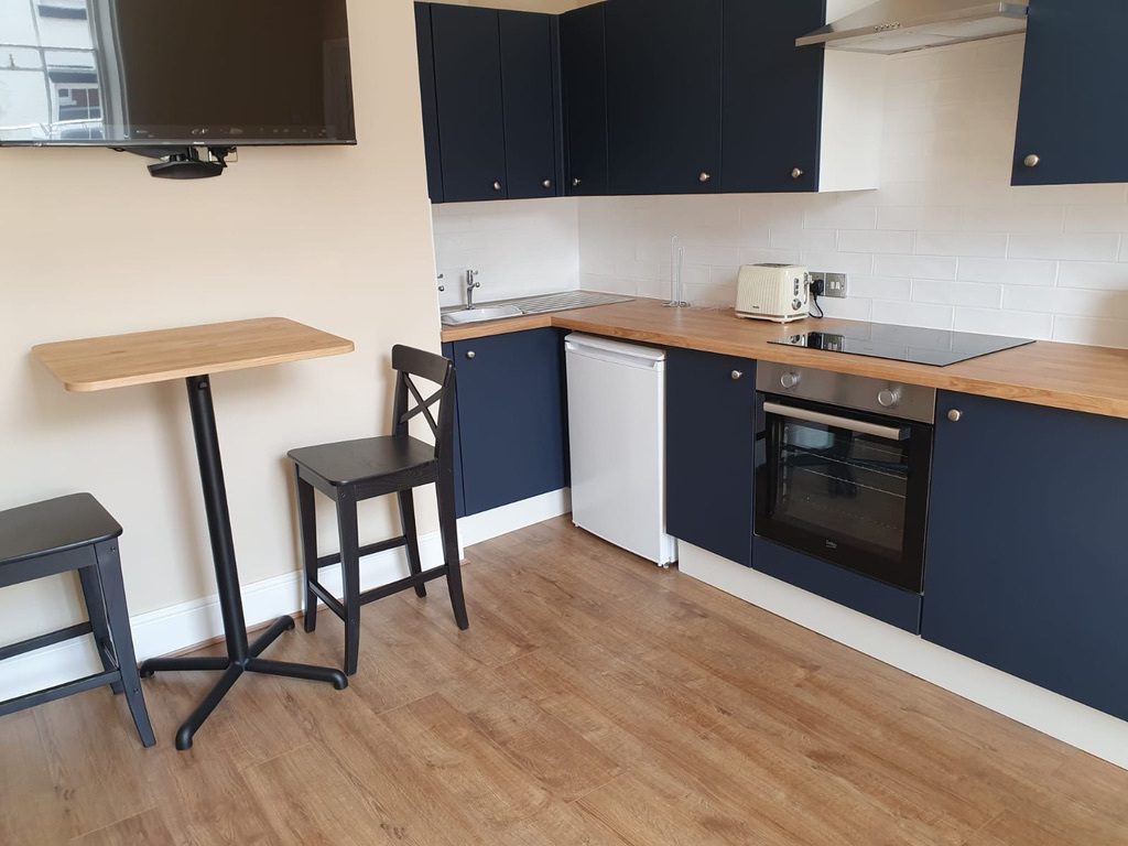 System.Collections.Generic.List`1[BluePillow.Application.SearchEngine.Dto.PhotoDto]?.ElementAt(3)?.Caption