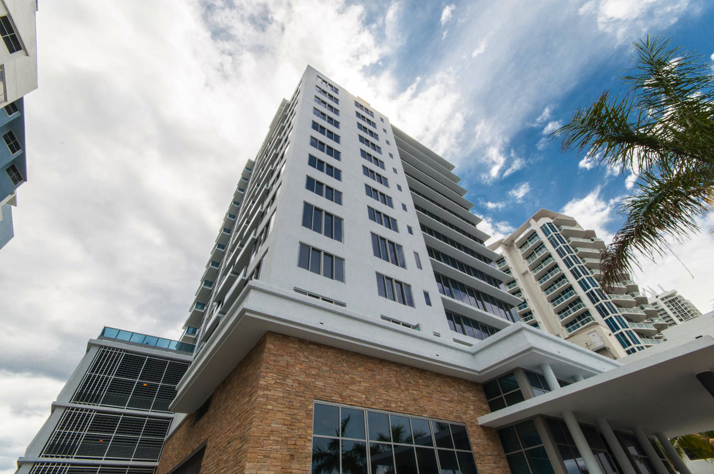 System.Collections.Generic.List`1[BluePillow.Application.SearchEngine.Dto.PhotoDto]?.ElementAt(3)?.Caption