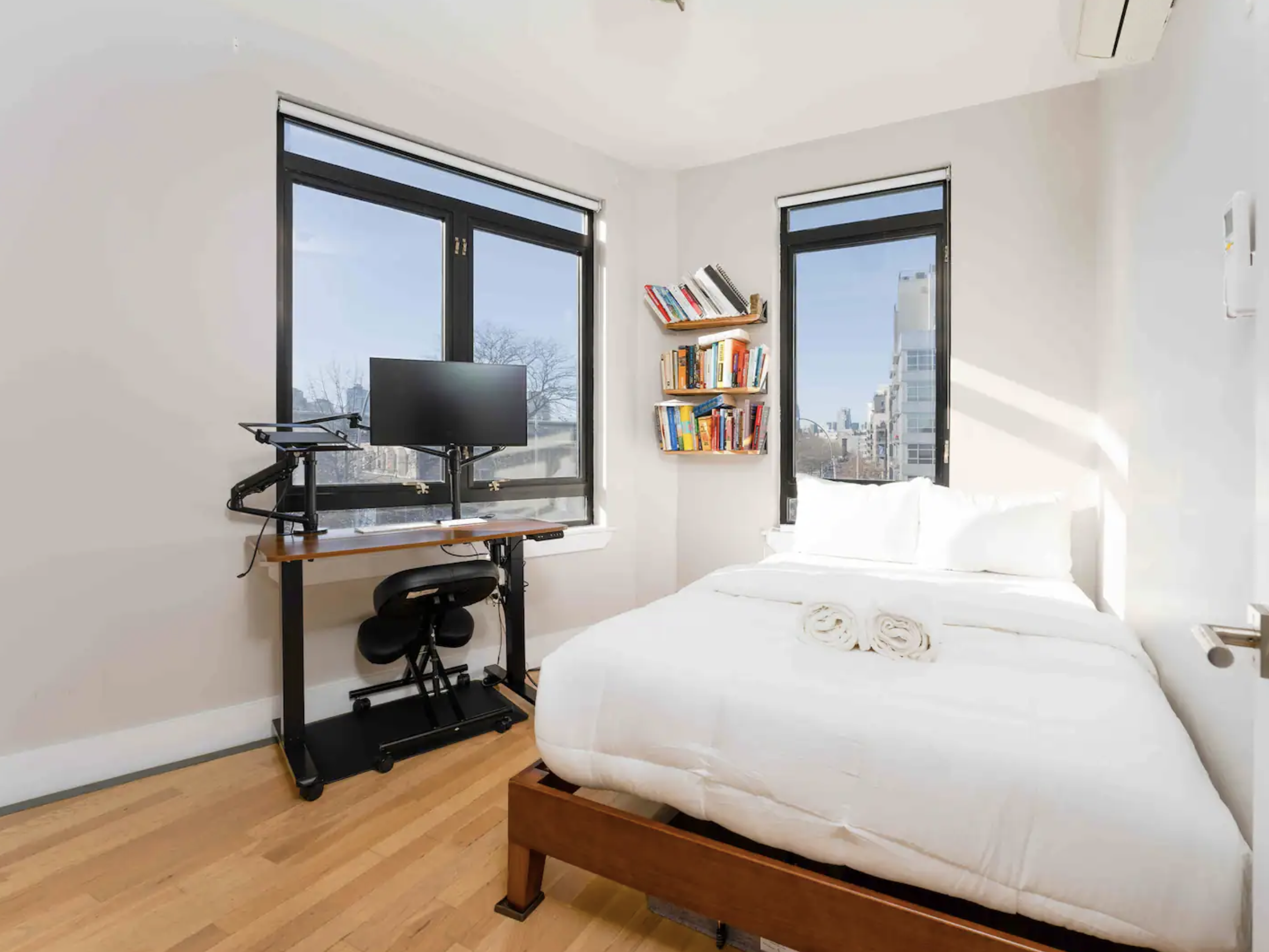 System.Collections.Generic.List`1[BluePillow.Application.SearchEngine.Dto.PhotoDto]?.ElementAt(0)?.Caption