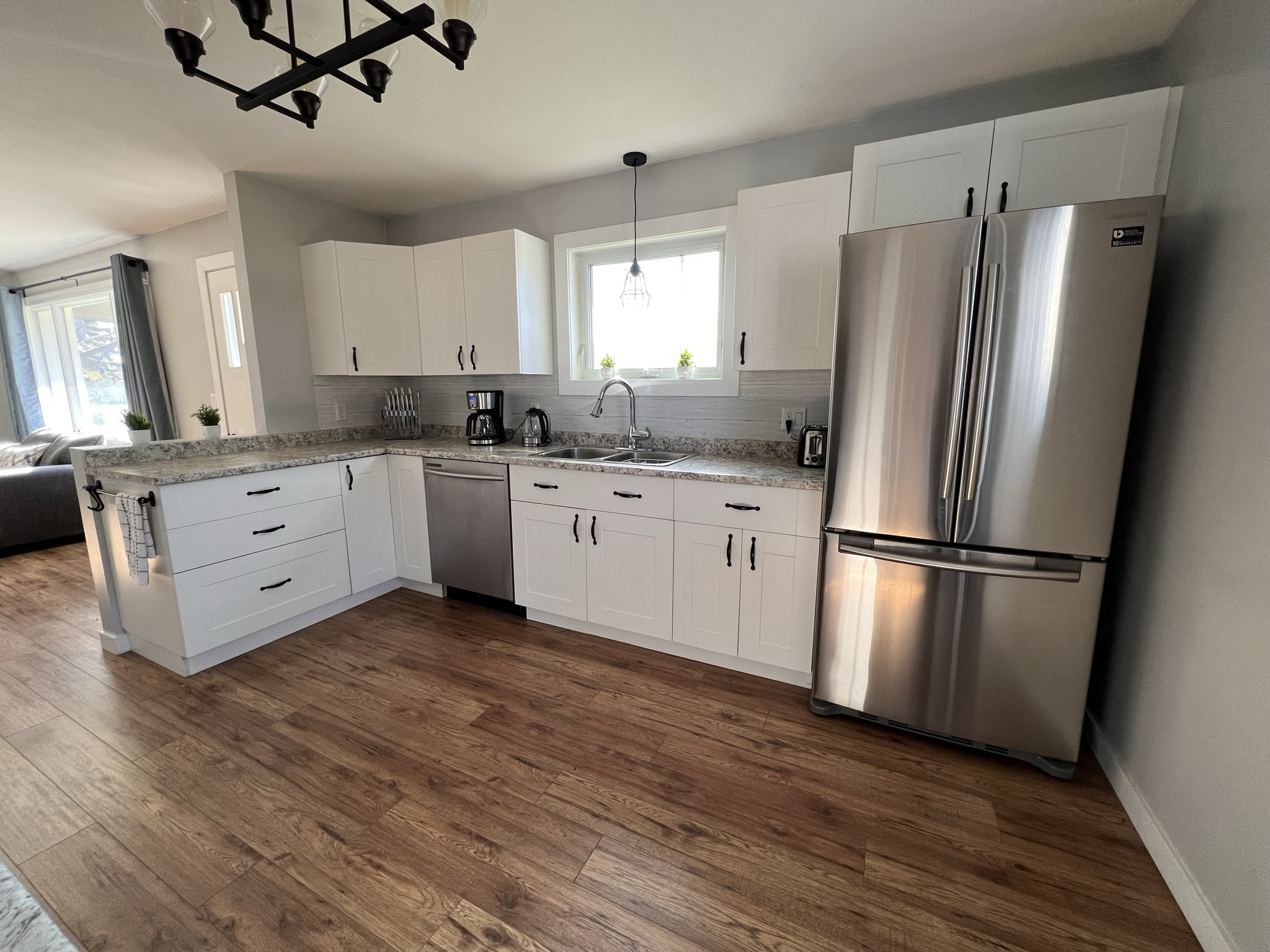 System.Collections.Generic.List`1[BluePillow.Application.SearchEngine.Dto.PhotoDto]?.ElementAt(3)?.Caption