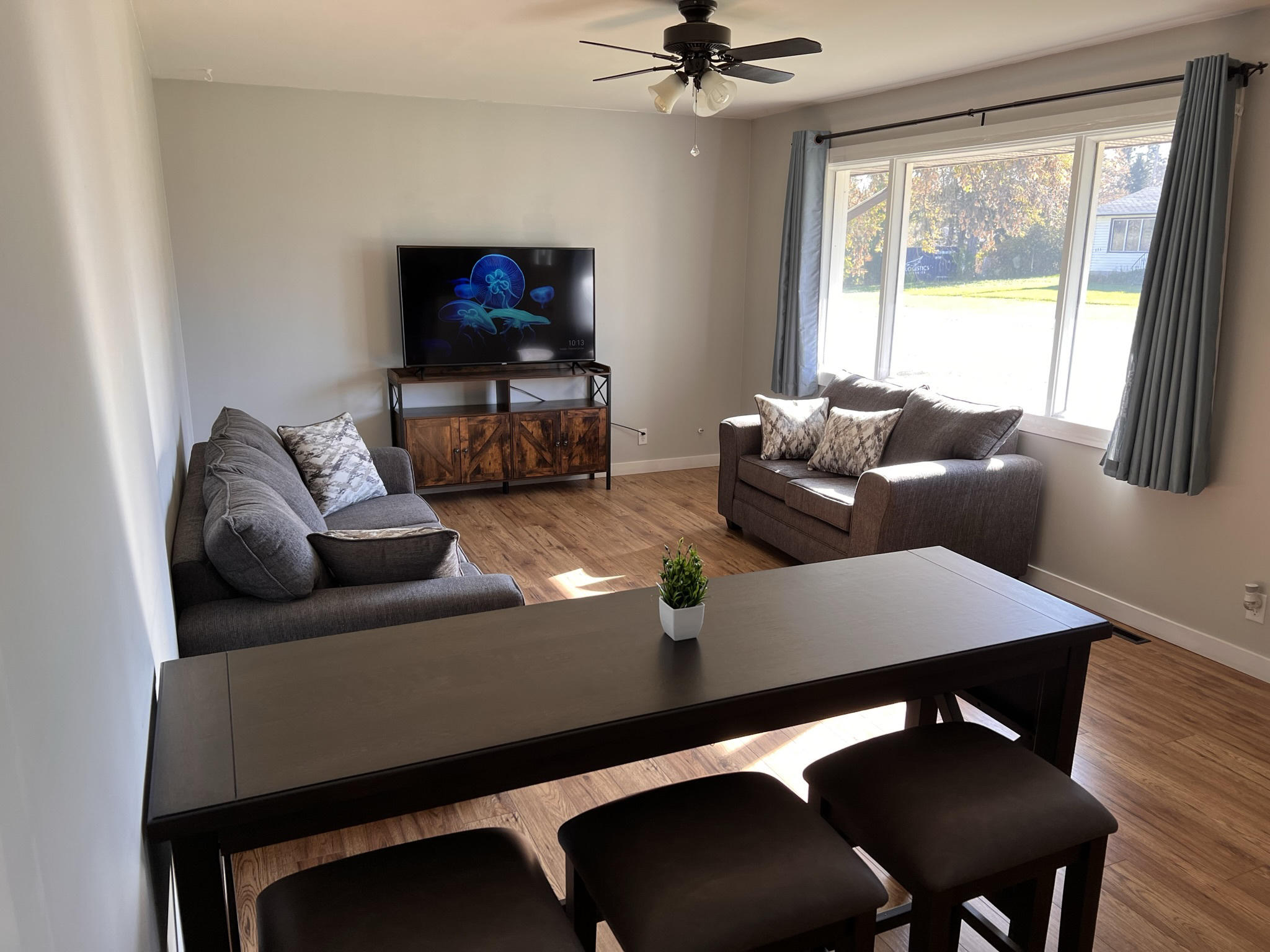 System.Collections.Generic.List`1[BluePillow.Application.SearchEngine.Dto.PhotoDto]?.ElementAt(2)?.Caption