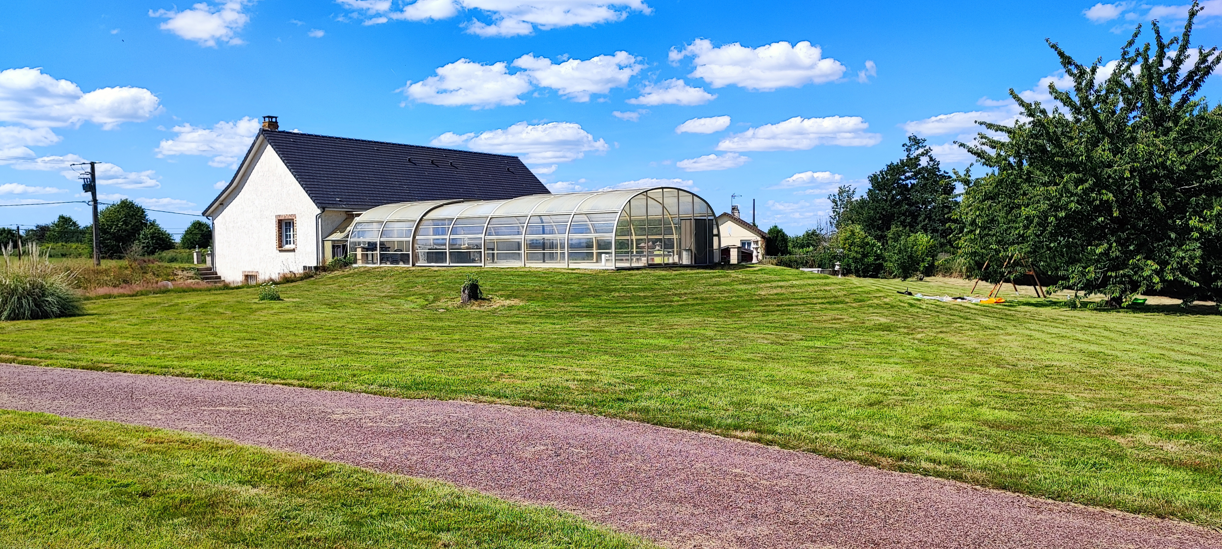 System.Collections.Generic.List`1[BluePillow.Application.SearchEngine.Dto.PhotoDto]?.ElementAt(3)?.Caption