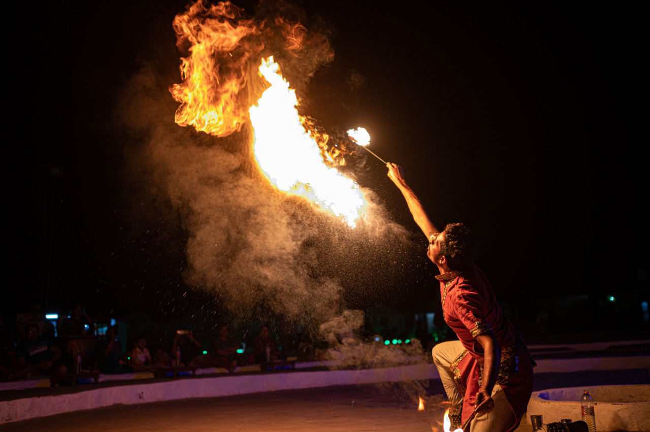 System.Collections.Generic.List`1[BluePillow.Application.SearchEngine.Dto.PhotoDto]?.ElementAt(3)?.Caption