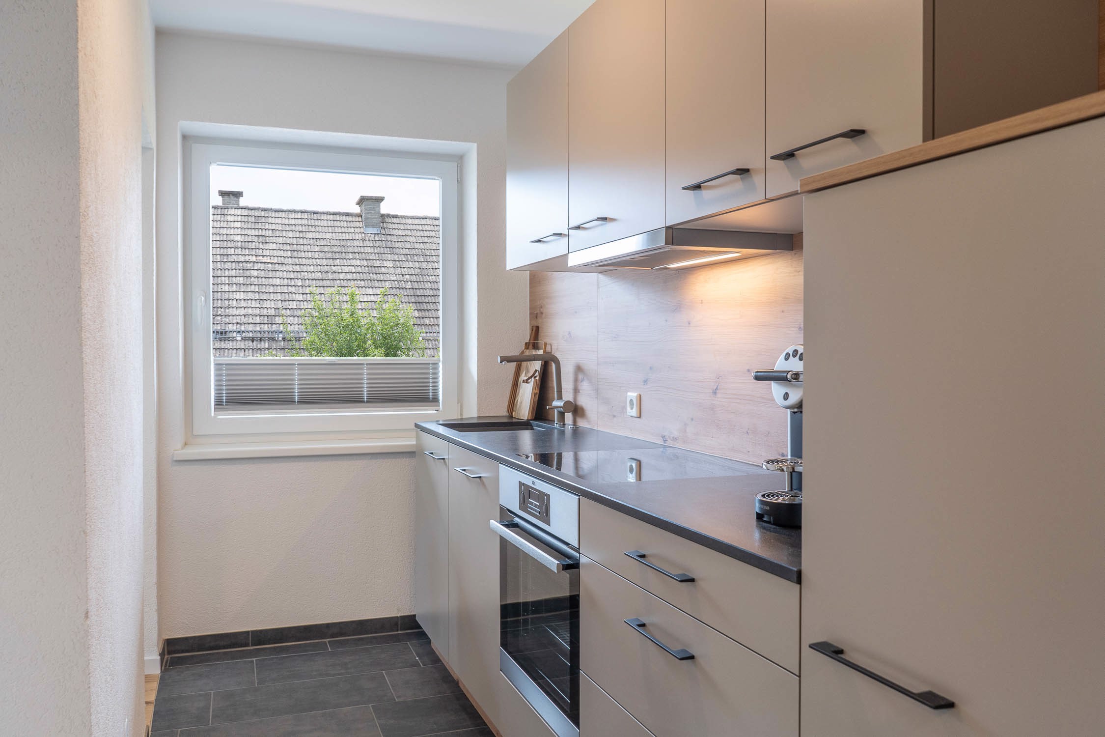 System.Collections.Generic.List`1[BluePillow.Application.SearchEngine.Dto.PhotoDto]?.ElementAt(2)?.Caption