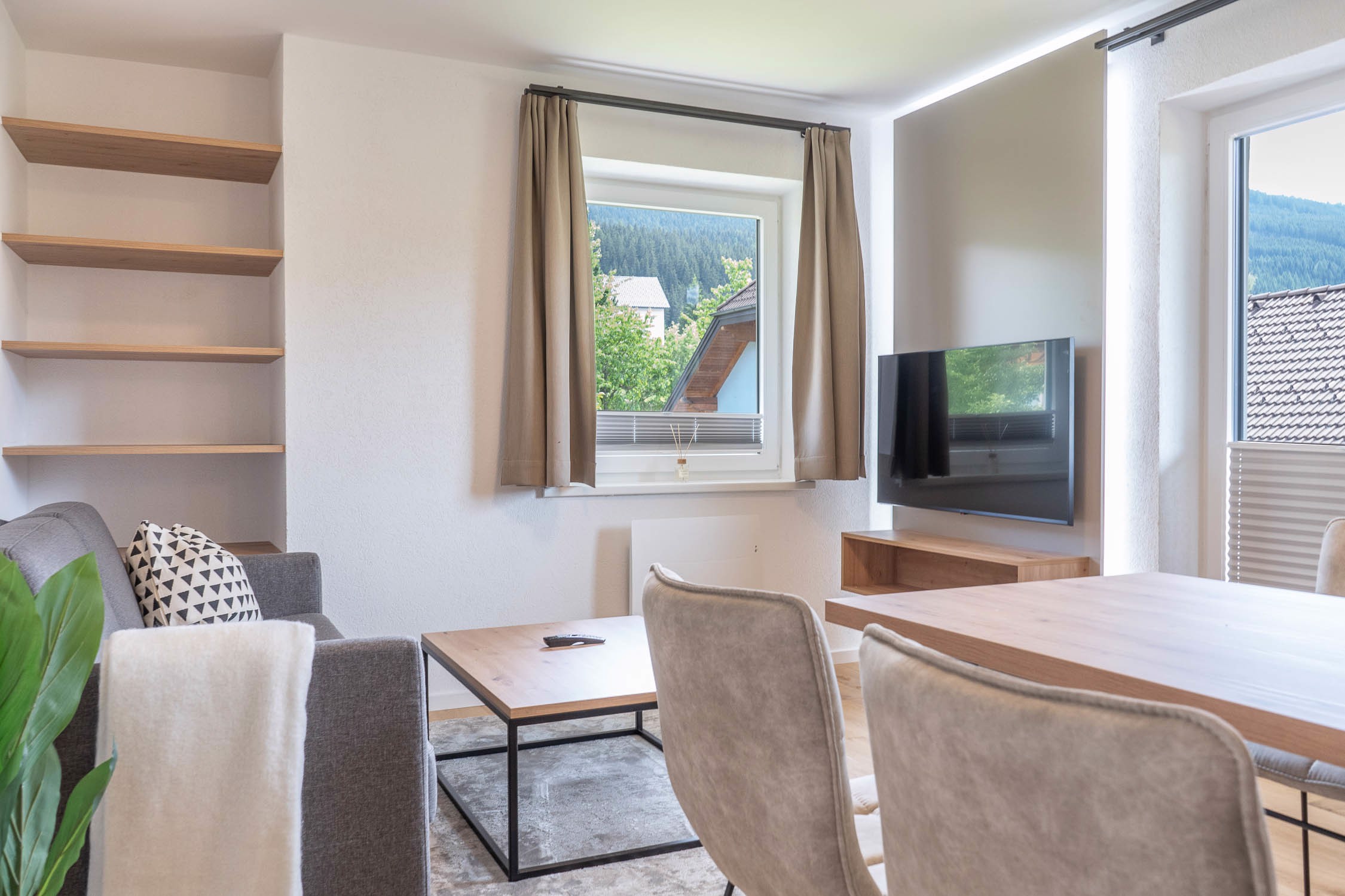 System.Collections.Generic.List`1[BluePillow.Application.SearchEngine.Dto.PhotoDto]?.ElementAt(0)?.Caption