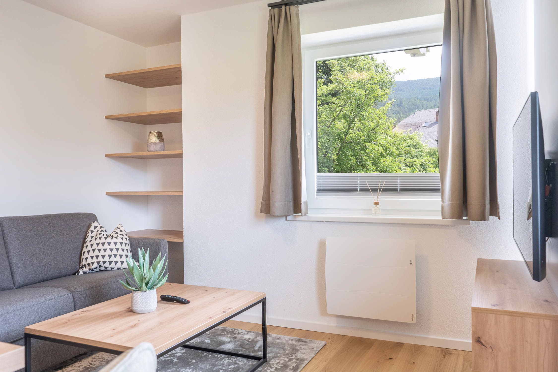 System.Collections.Generic.List`1[BluePillow.Application.SearchEngine.Dto.PhotoDto]?.ElementAt(3)?.Caption