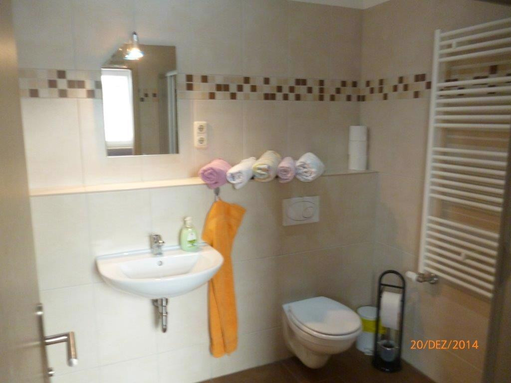 System.Collections.Generic.List`1[BluePillow.Application.SearchEngine.Dto.PhotoDto]?.ElementAt(3)?.Caption