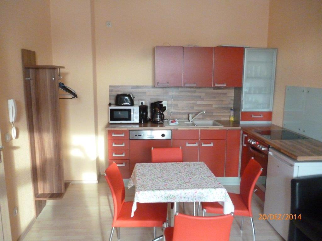 System.Collections.Generic.List`1[BluePillow.Application.SearchEngine.Dto.PhotoDto]?.ElementAt(1)?.Caption