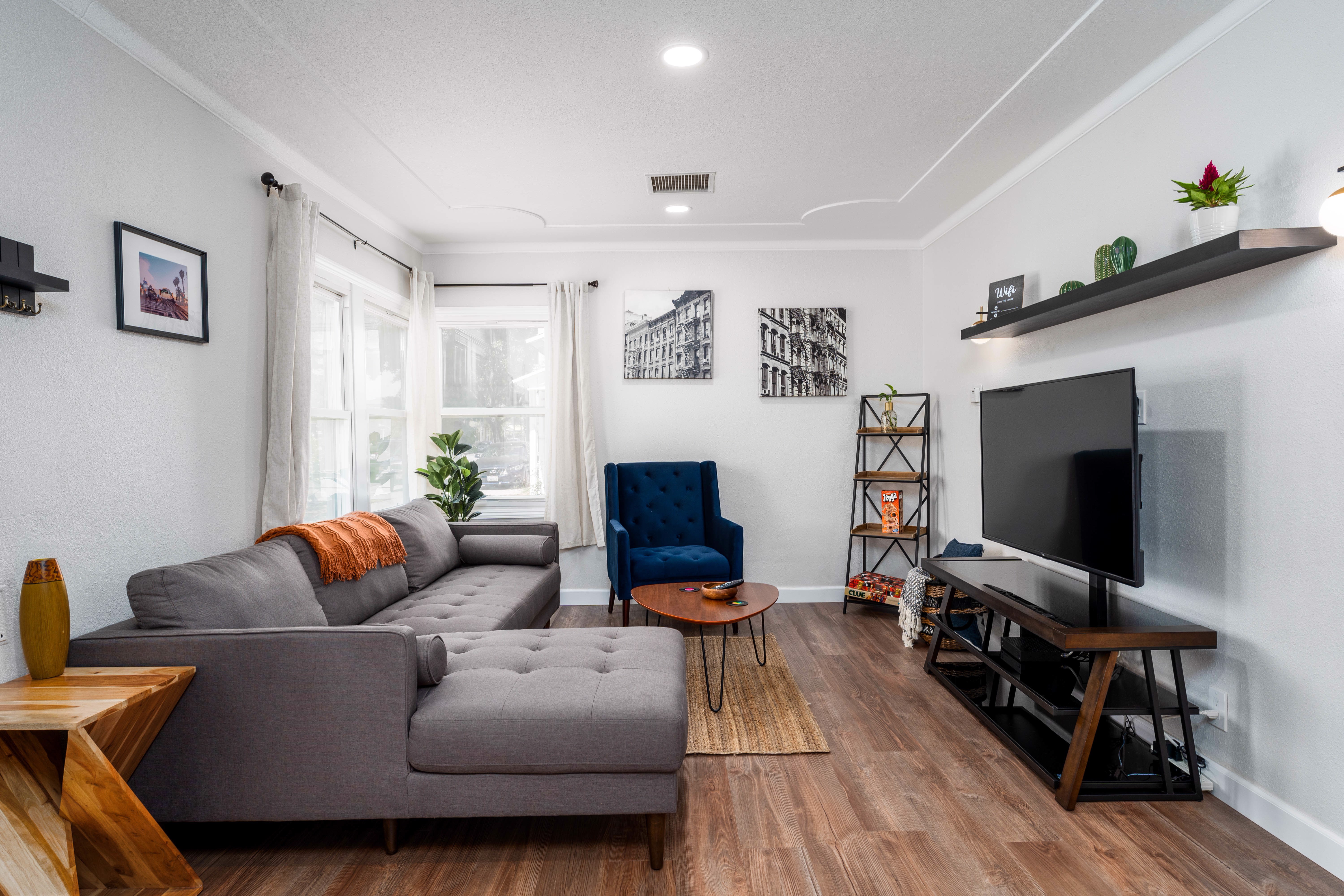 System.Collections.Generic.List`1[BluePillow.Application.SearchEngine.Dto.PhotoDto]?.ElementAt(0)?.Caption