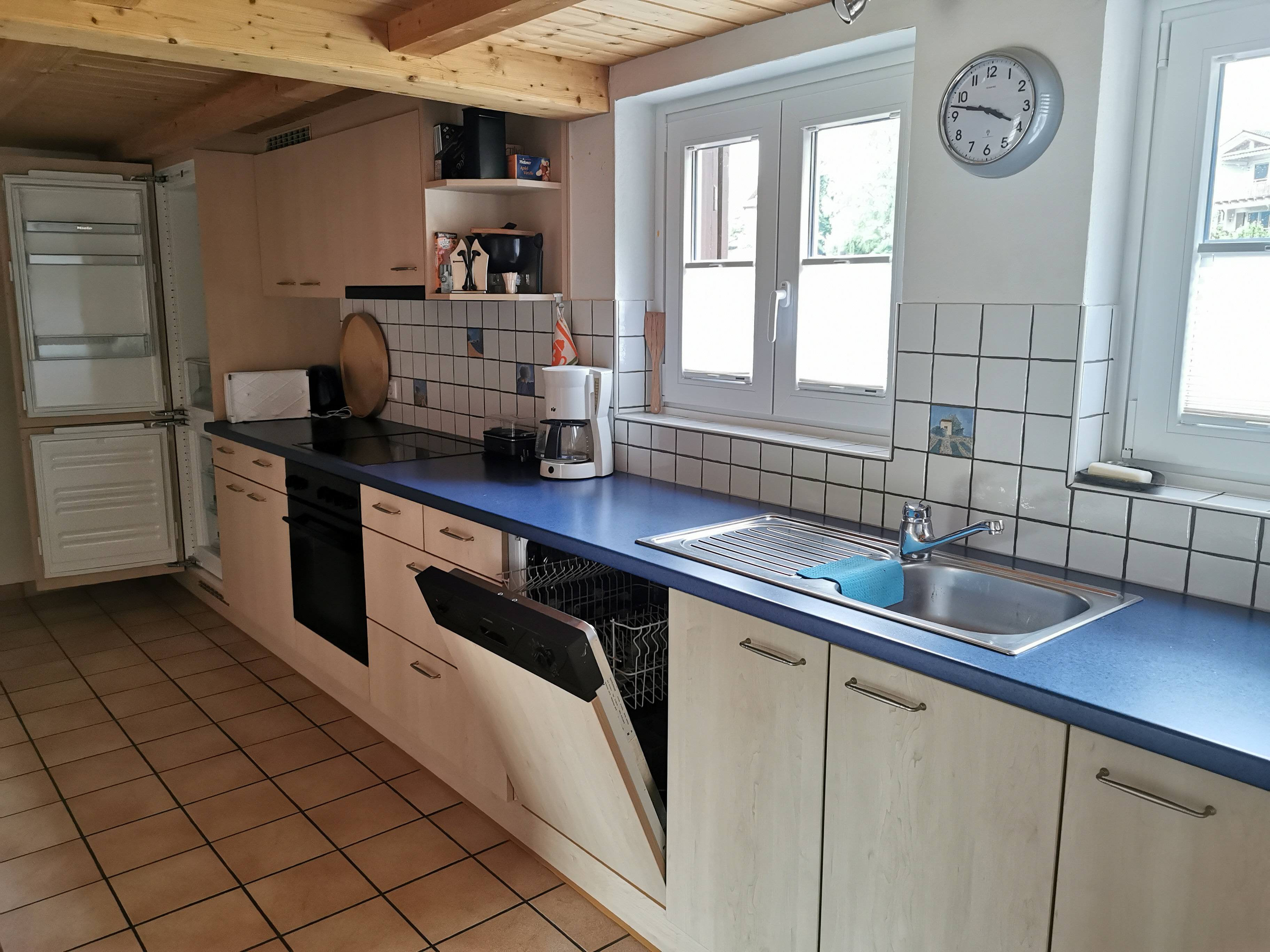 System.Collections.Generic.List`1[BluePillow.Application.SearchEngine.Dto.PhotoDto]?.ElementAt(2)?.Caption