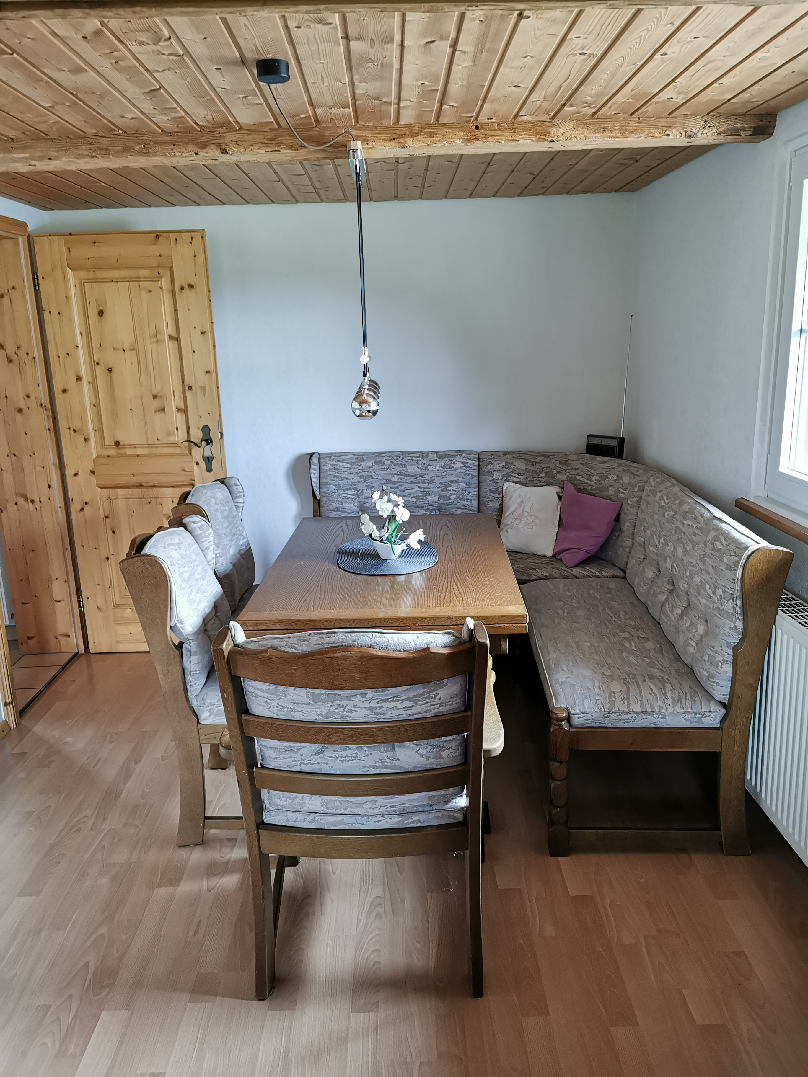 System.Collections.Generic.List`1[BluePillow.Application.SearchEngine.Dto.PhotoDto]?.ElementAt(3)?.Caption