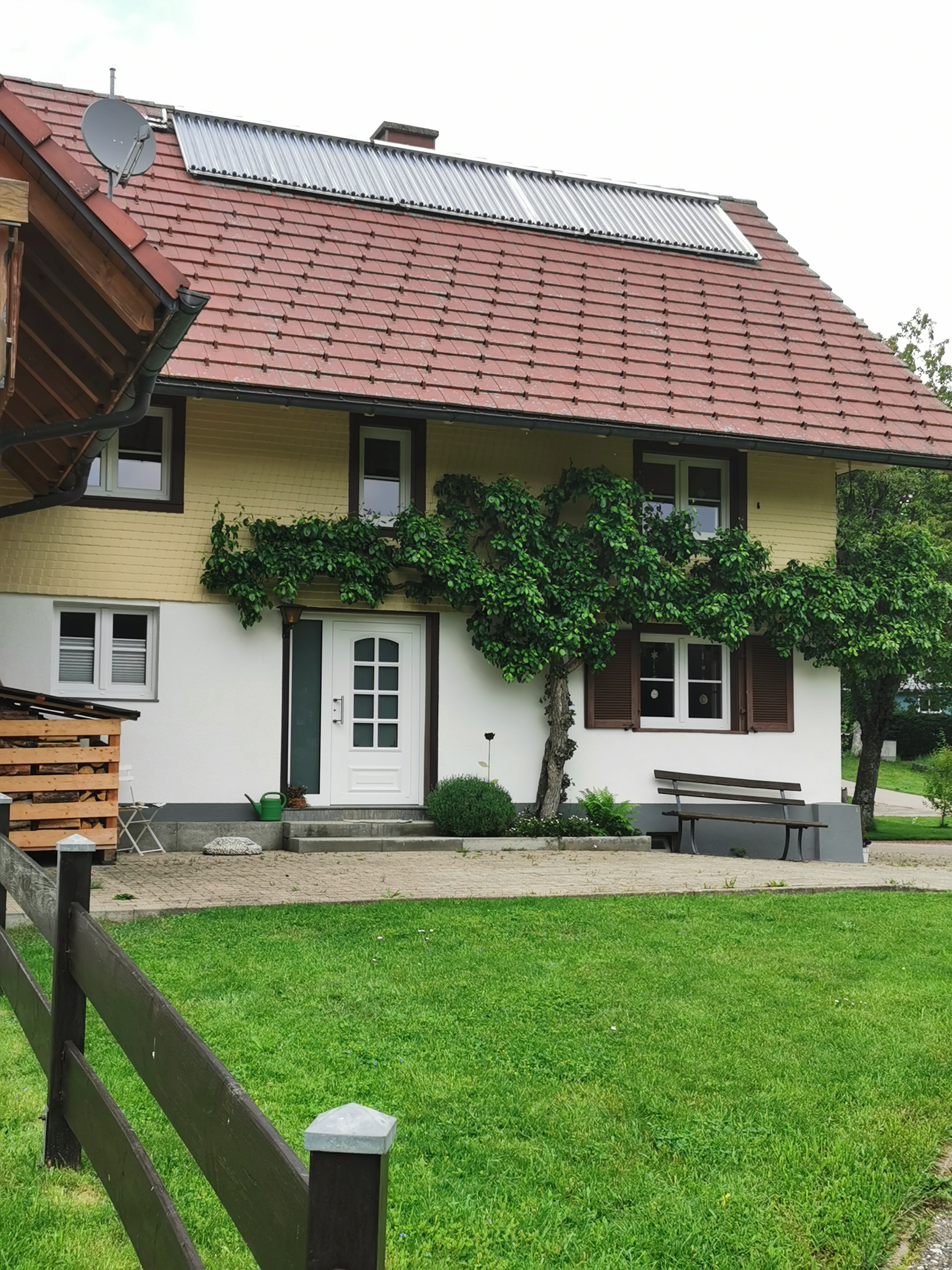 System.Collections.Generic.List`1[BluePillow.Application.SearchEngine.Dto.PhotoDto]?.ElementAt(0)?.Caption