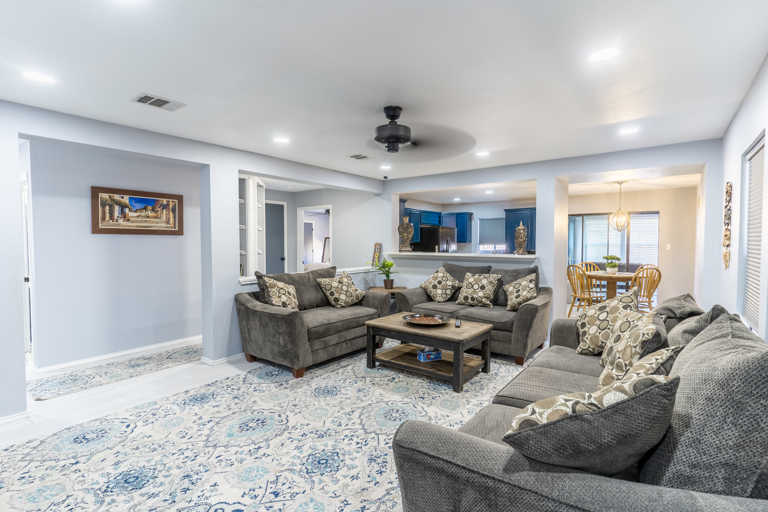 System.Collections.Generic.List`1[BluePillow.Application.SearchEngine.Dto.PhotoDto]?.ElementAt(0)?.Caption