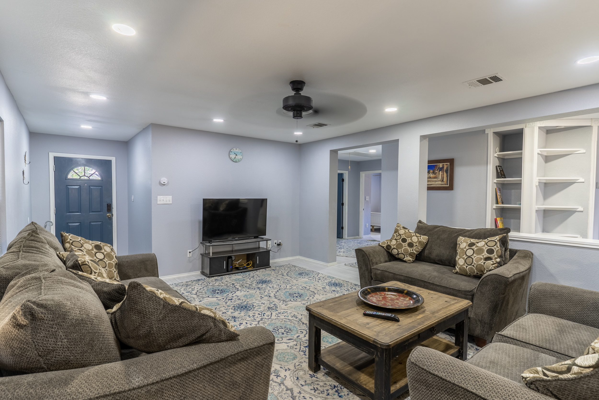 System.Collections.Generic.List`1[BluePillow.Application.SearchEngine.Dto.PhotoDto]?.ElementAt(2)?.Caption