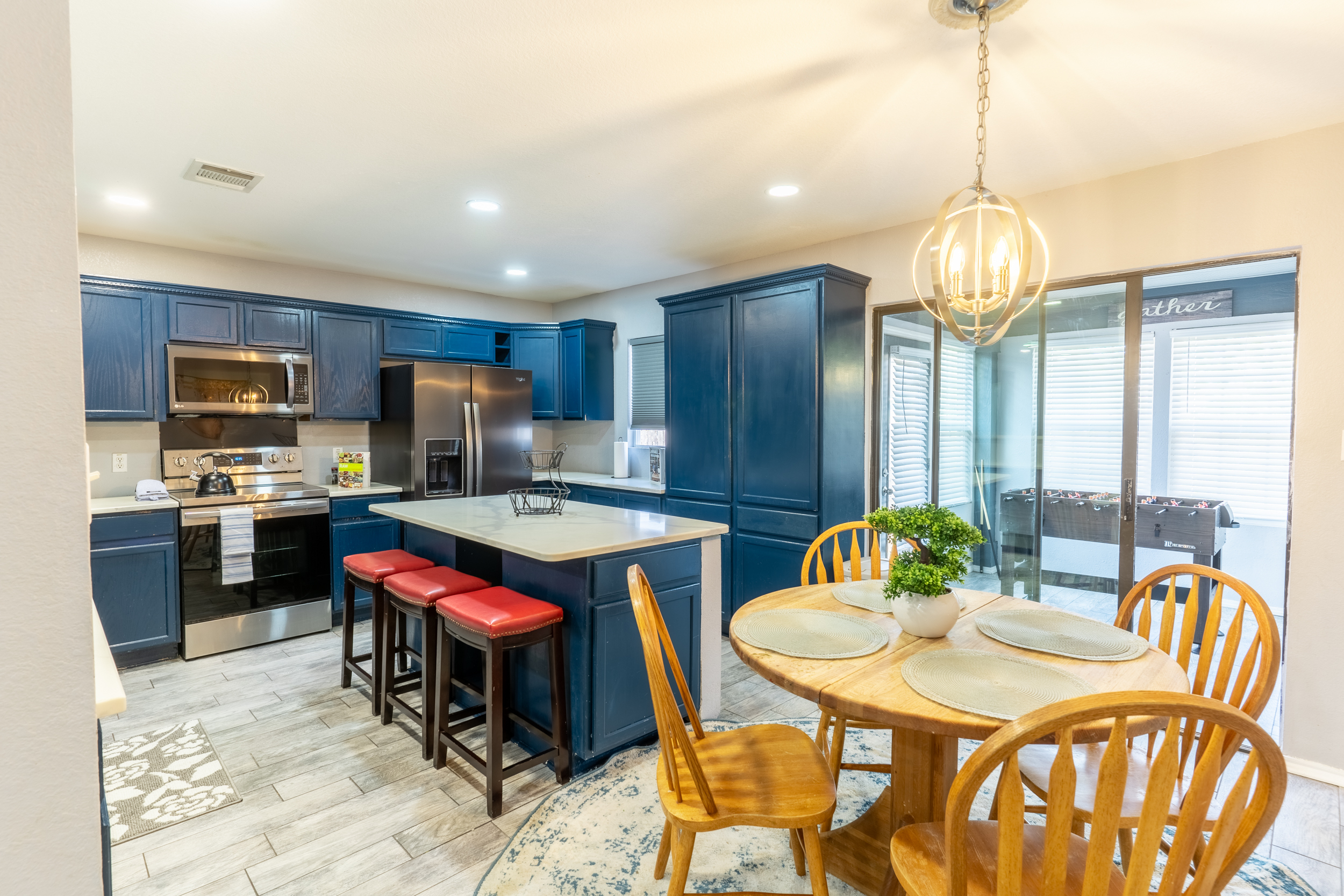 System.Collections.Generic.List`1[BluePillow.Application.SearchEngine.Dto.PhotoDto]?.ElementAt(3)?.Caption