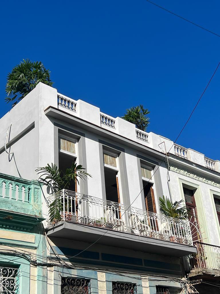 System.Collections.Generic.List`1[BluePillow.Application.SearchEngine.Dto.PhotoDto]?.ElementAt(0)?.Caption