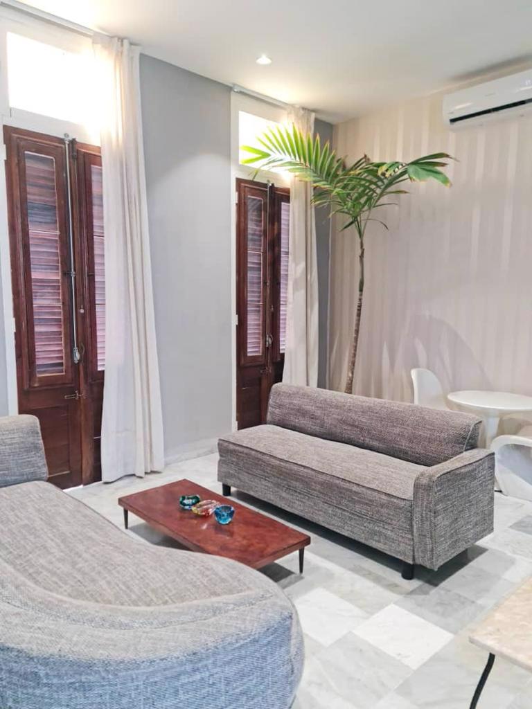 System.Collections.Generic.List`1[BluePillow.Application.SearchEngine.Dto.PhotoDto]?.ElementAt(3)?.Caption