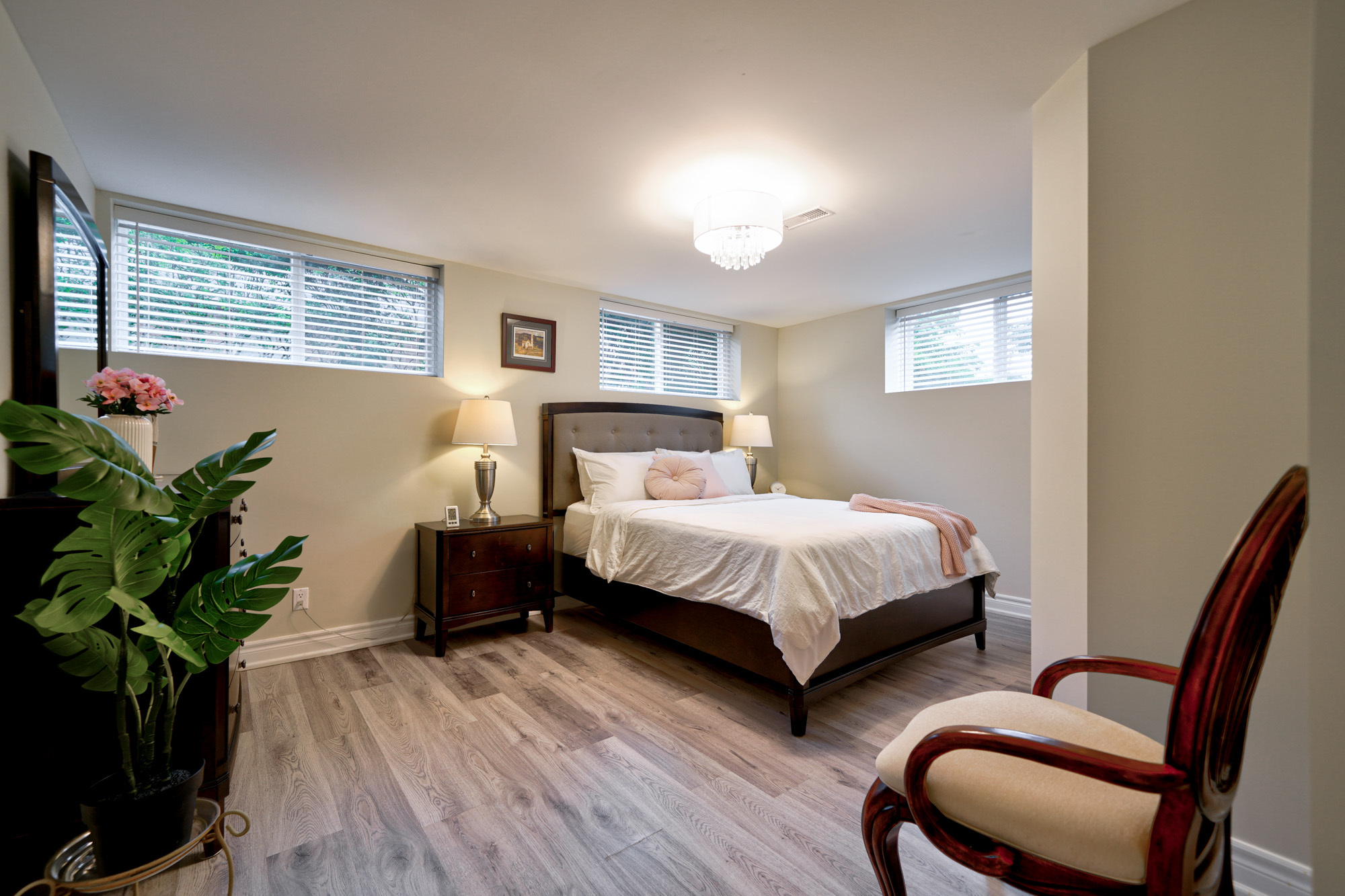 System.Collections.Generic.List`1[BluePillow.Application.SearchEngine.Dto.PhotoDto]?.ElementAt(1)?.Caption