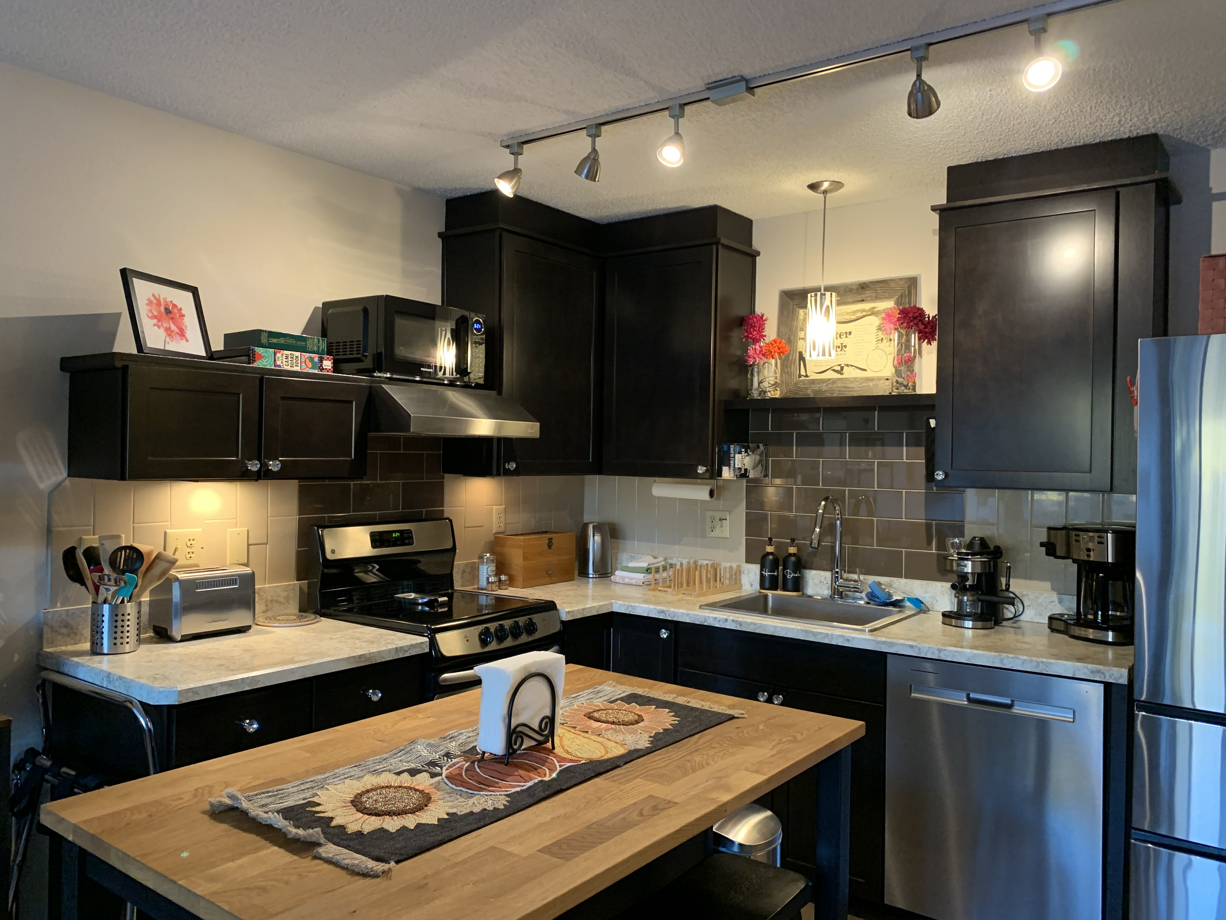 System.Collections.Generic.List`1[BluePillow.Application.SearchEngine.Dto.PhotoDto]?.ElementAt(1)?.Caption