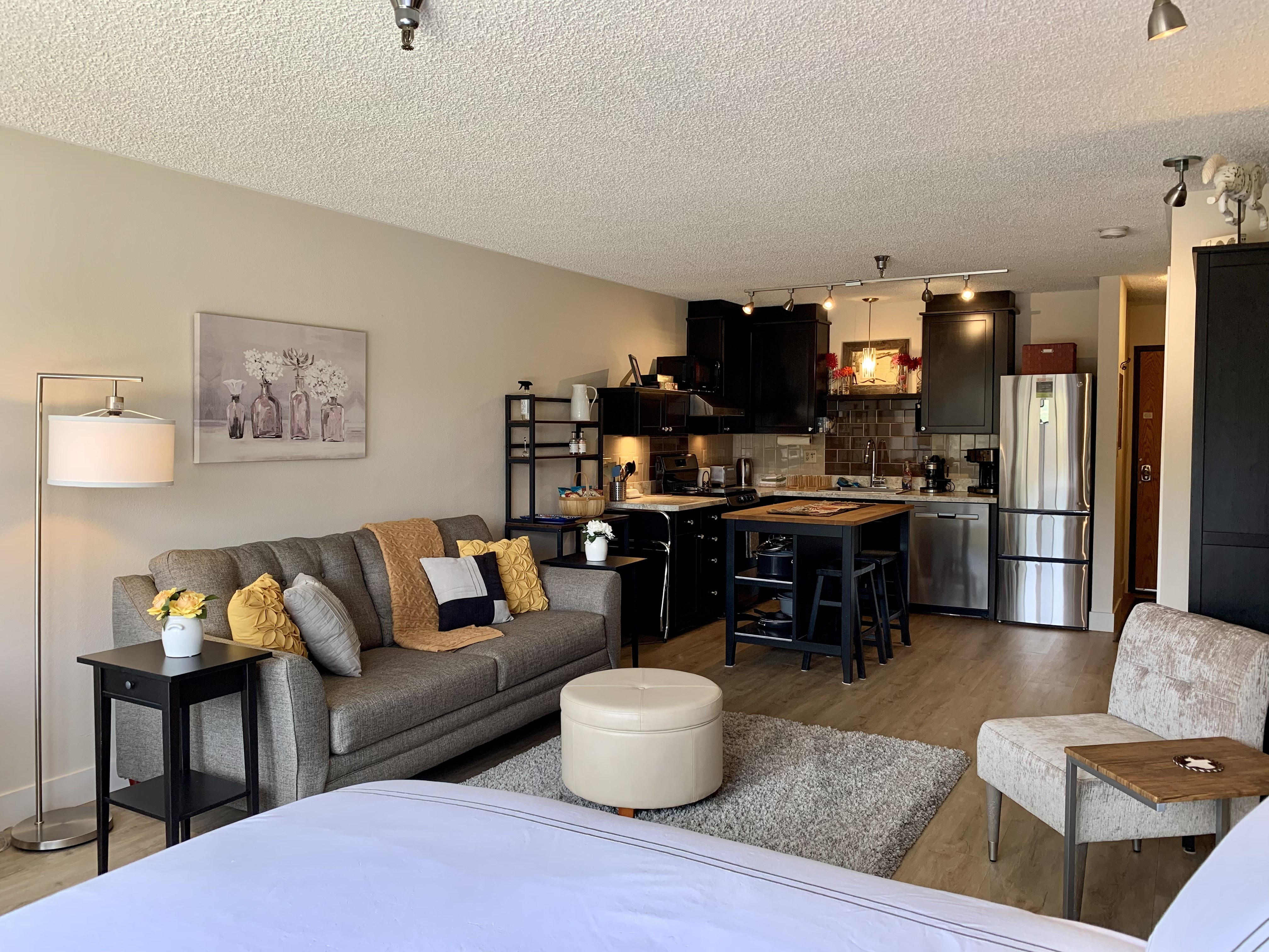 System.Collections.Generic.List`1[BluePillow.Application.SearchEngine.Dto.PhotoDto]?.ElementAt(2)?.Caption