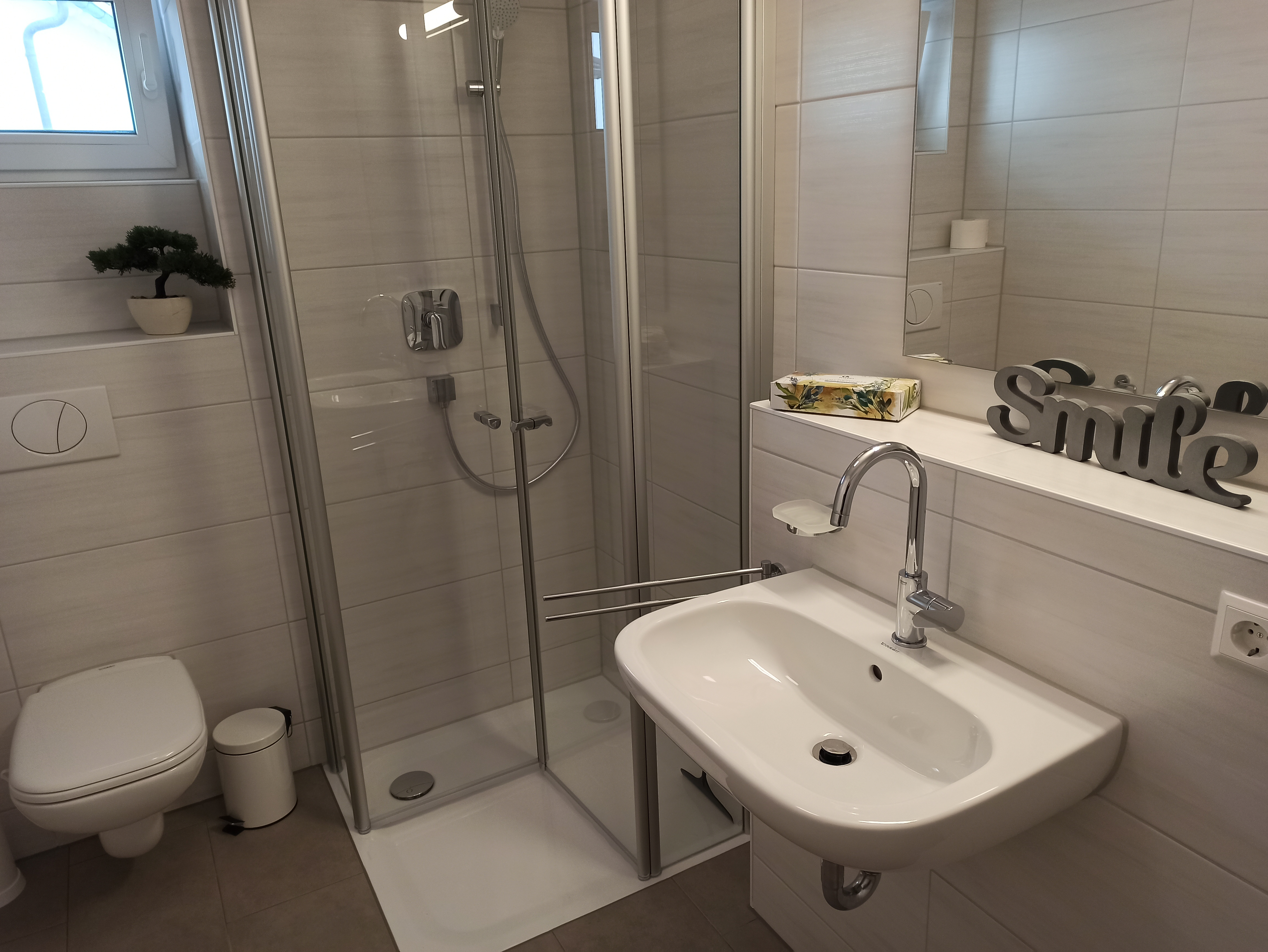 System.Collections.Generic.List`1[BluePillow.Application.SearchEngine.Dto.PhotoDto]?.ElementAt(2)?.Caption