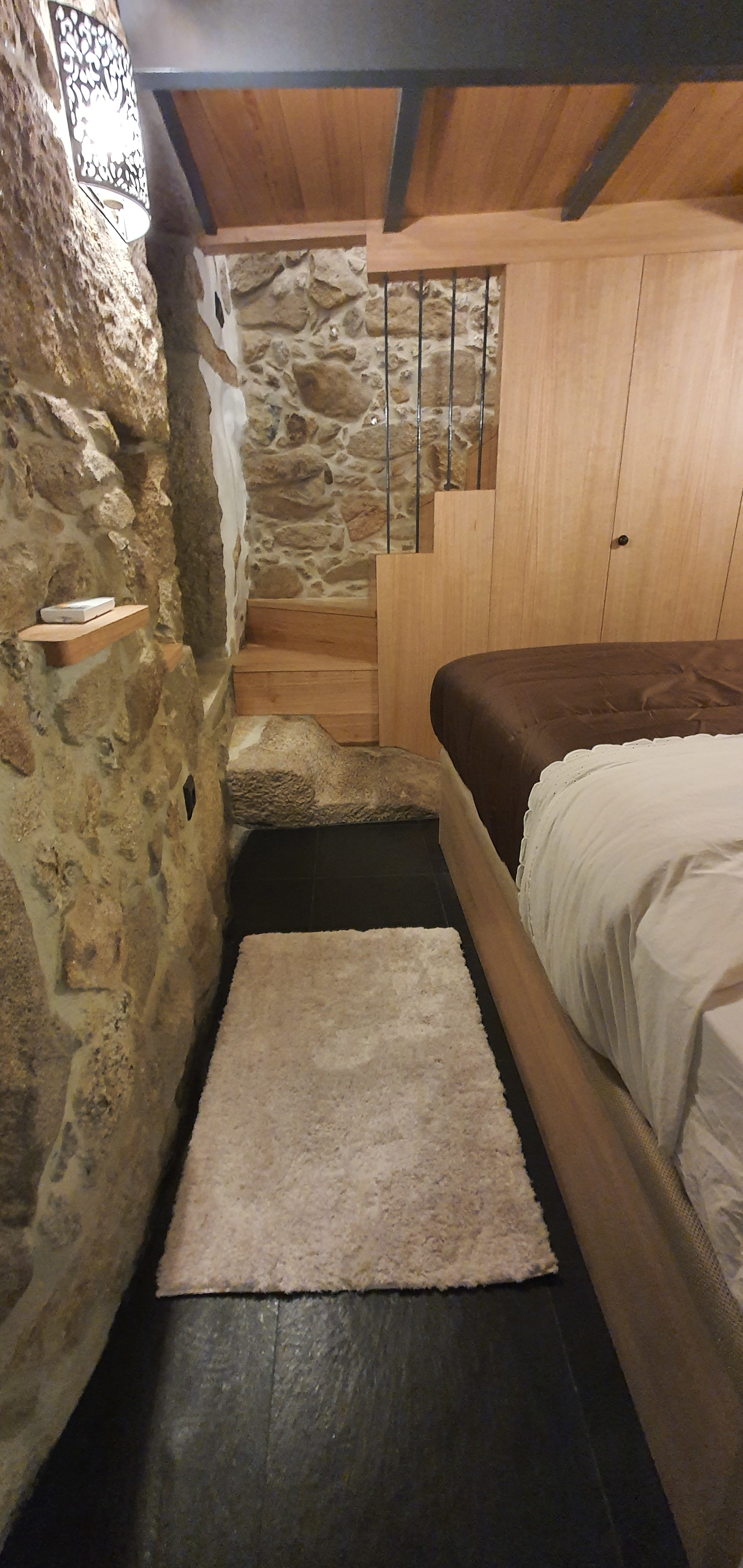 System.Collections.Generic.List`1[BluePillow.Application.SearchEngine.Dto.PhotoDto]?.ElementAt(3)?.Caption