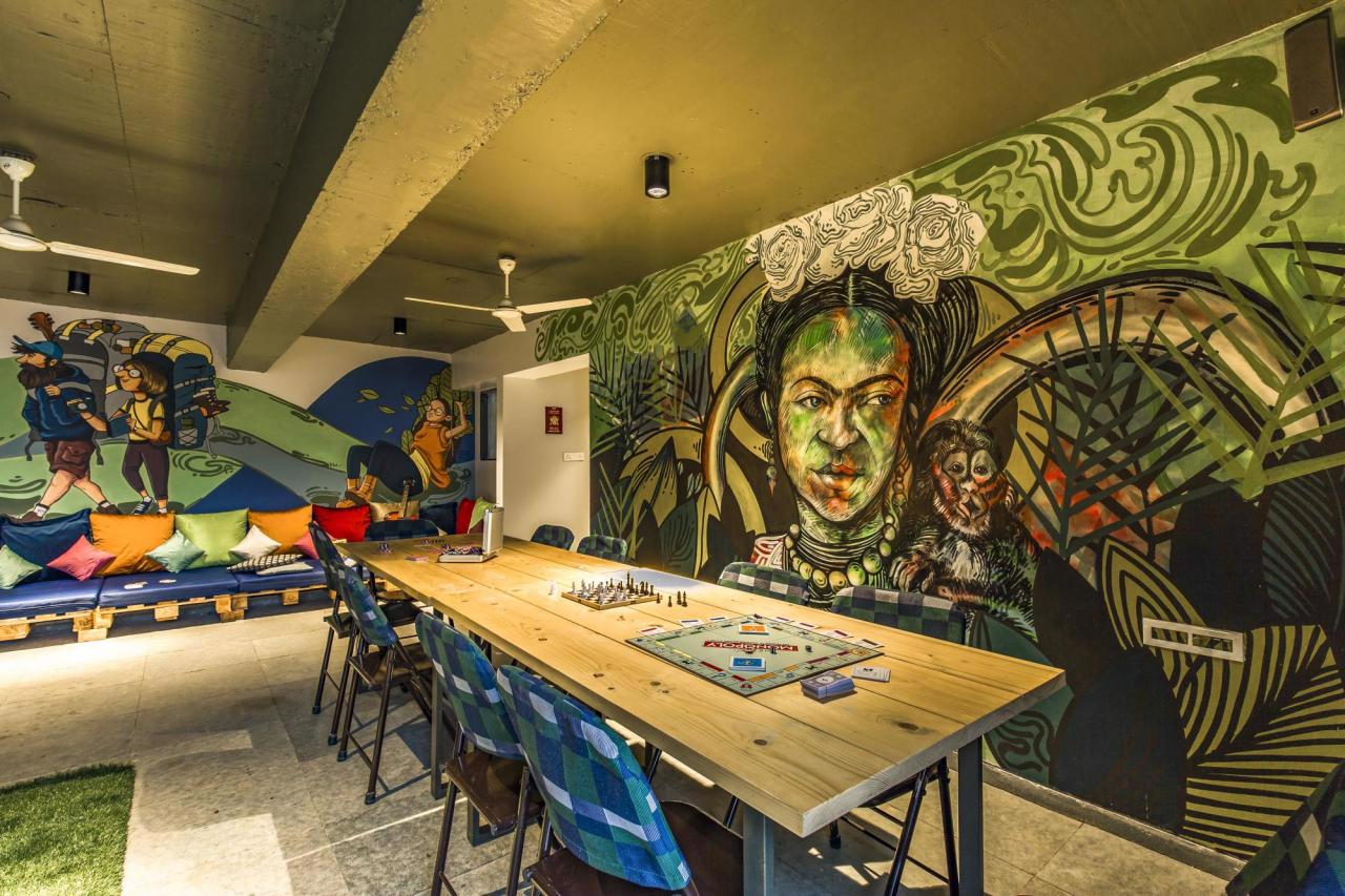 System.Collections.Generic.List`1[BluePillow.Application.SearchEngine.Dto.PhotoDto]?.ElementAt(3)?.Caption