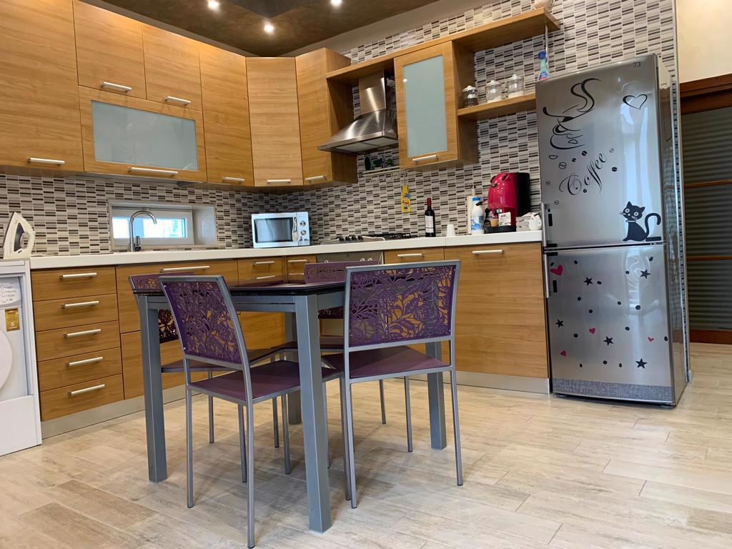 System.Collections.Generic.List`1[BluePillow.Application.SearchEngine.Dto.PhotoDto]?.ElementAt(0)?.Caption