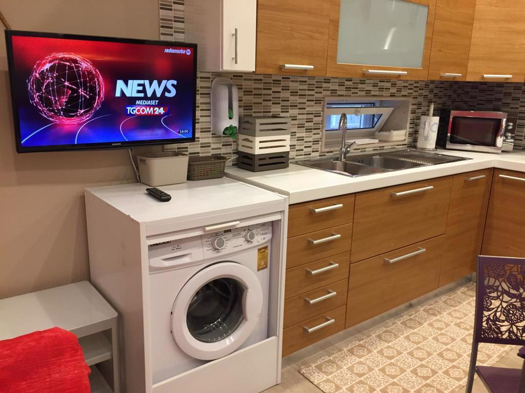 System.Collections.Generic.List`1[BluePillow.Application.SearchEngine.Dto.PhotoDto]?.ElementAt(1)?.Caption