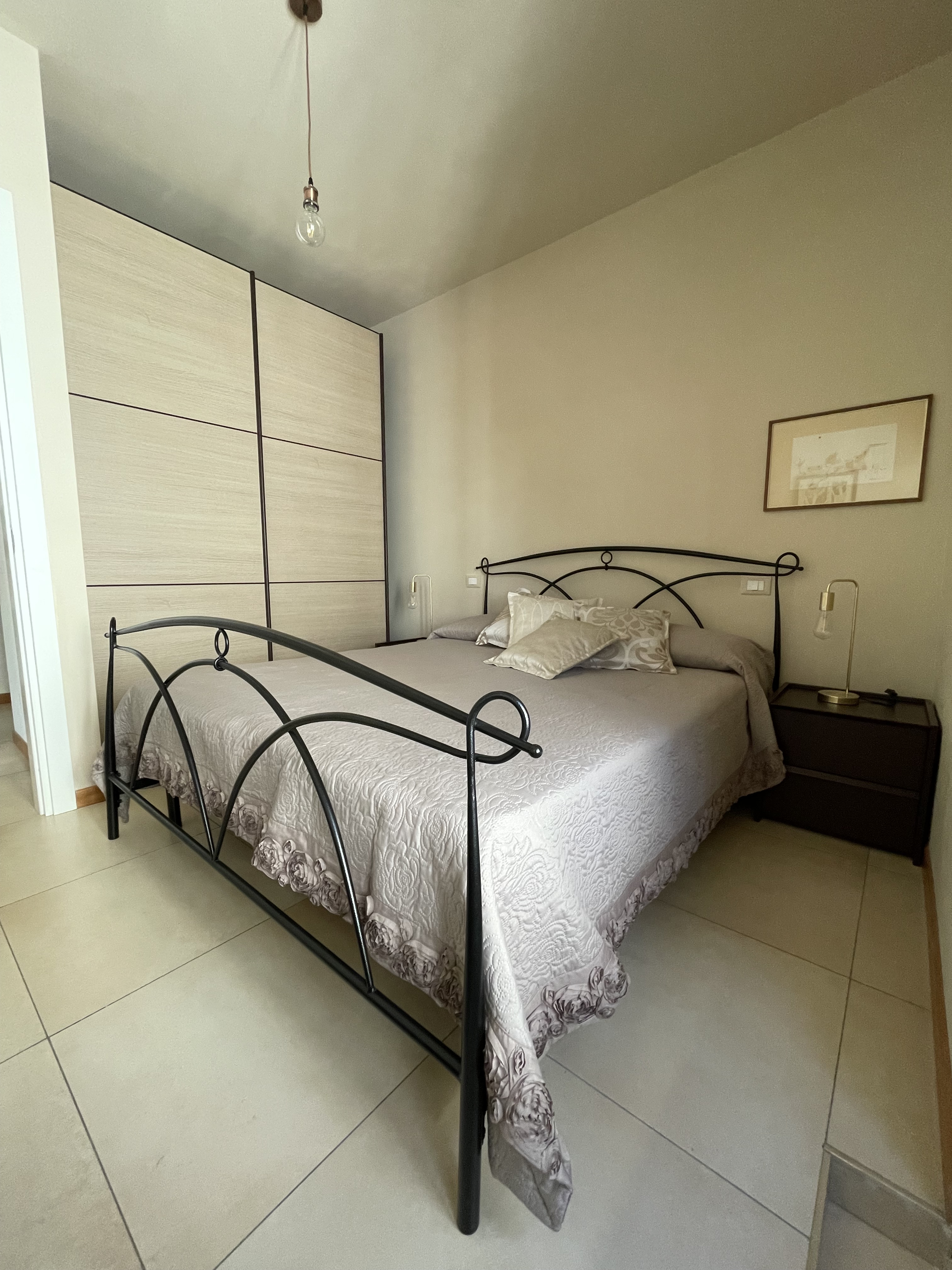 System.Collections.Generic.List`1[BluePillow.Application.SearchEngine.Dto.PhotoDto]?.ElementAt(0)?.Caption