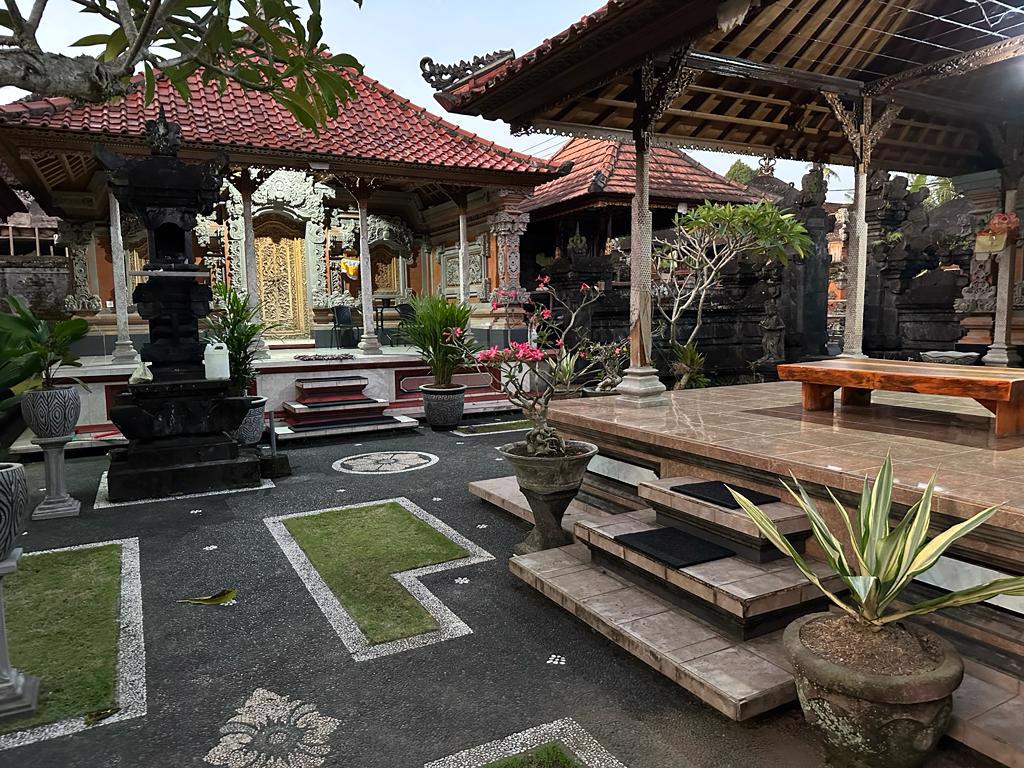 System.Collections.Generic.List`1[BluePillow.Application.SearchEngine.Dto.PhotoDto]?.ElementAt(0)?.Caption