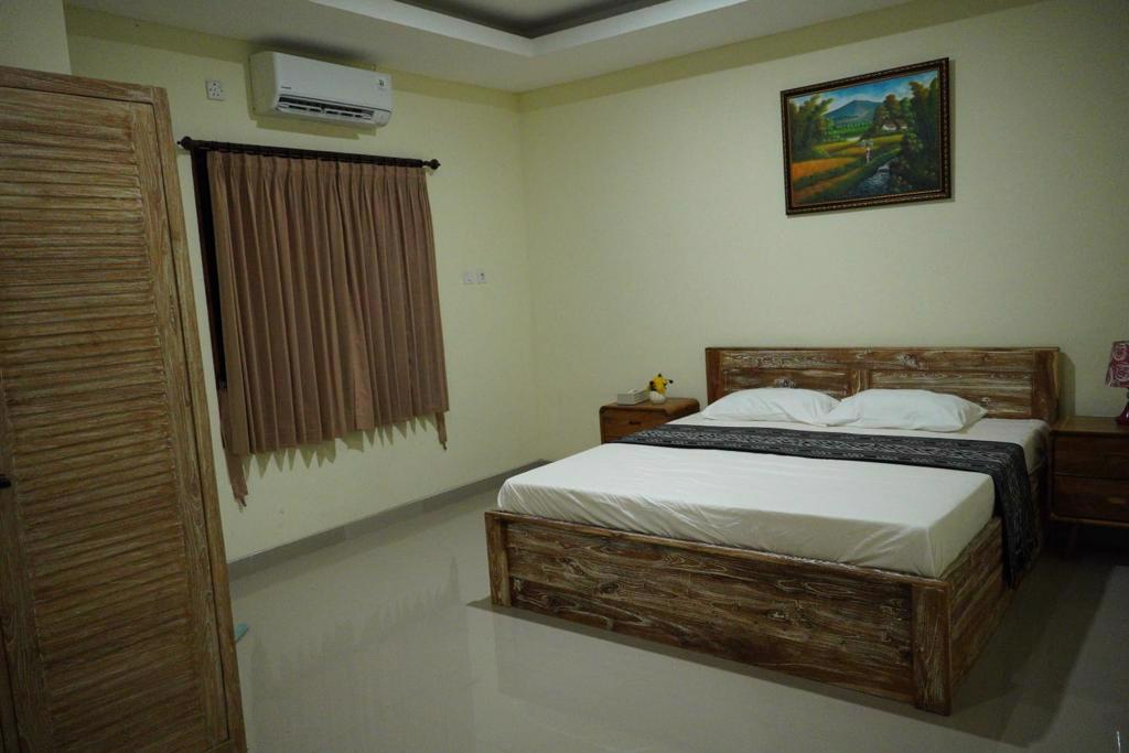 System.Collections.Generic.List`1[BluePillow.Application.SearchEngine.Dto.PhotoDto]?.ElementAt(3)?.Caption