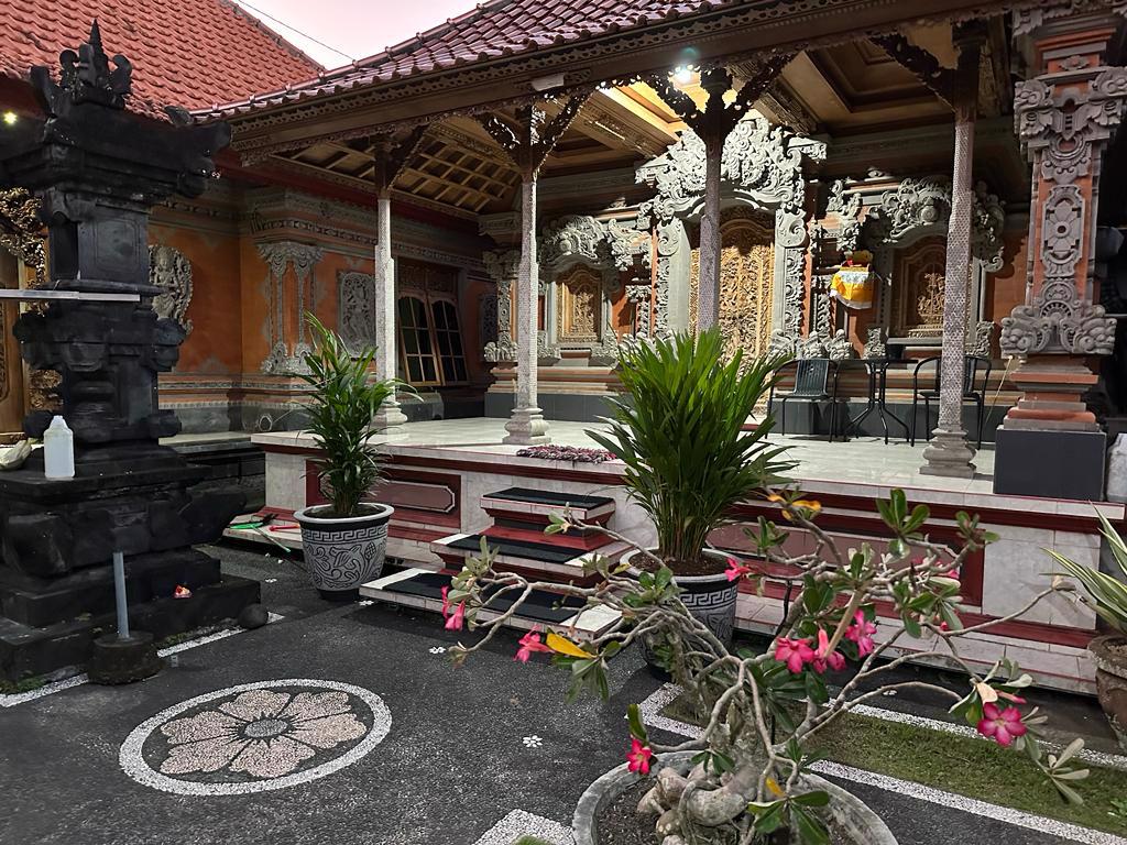 System.Collections.Generic.List`1[BluePillow.Application.SearchEngine.Dto.PhotoDto]?.ElementAt(1)?.Caption