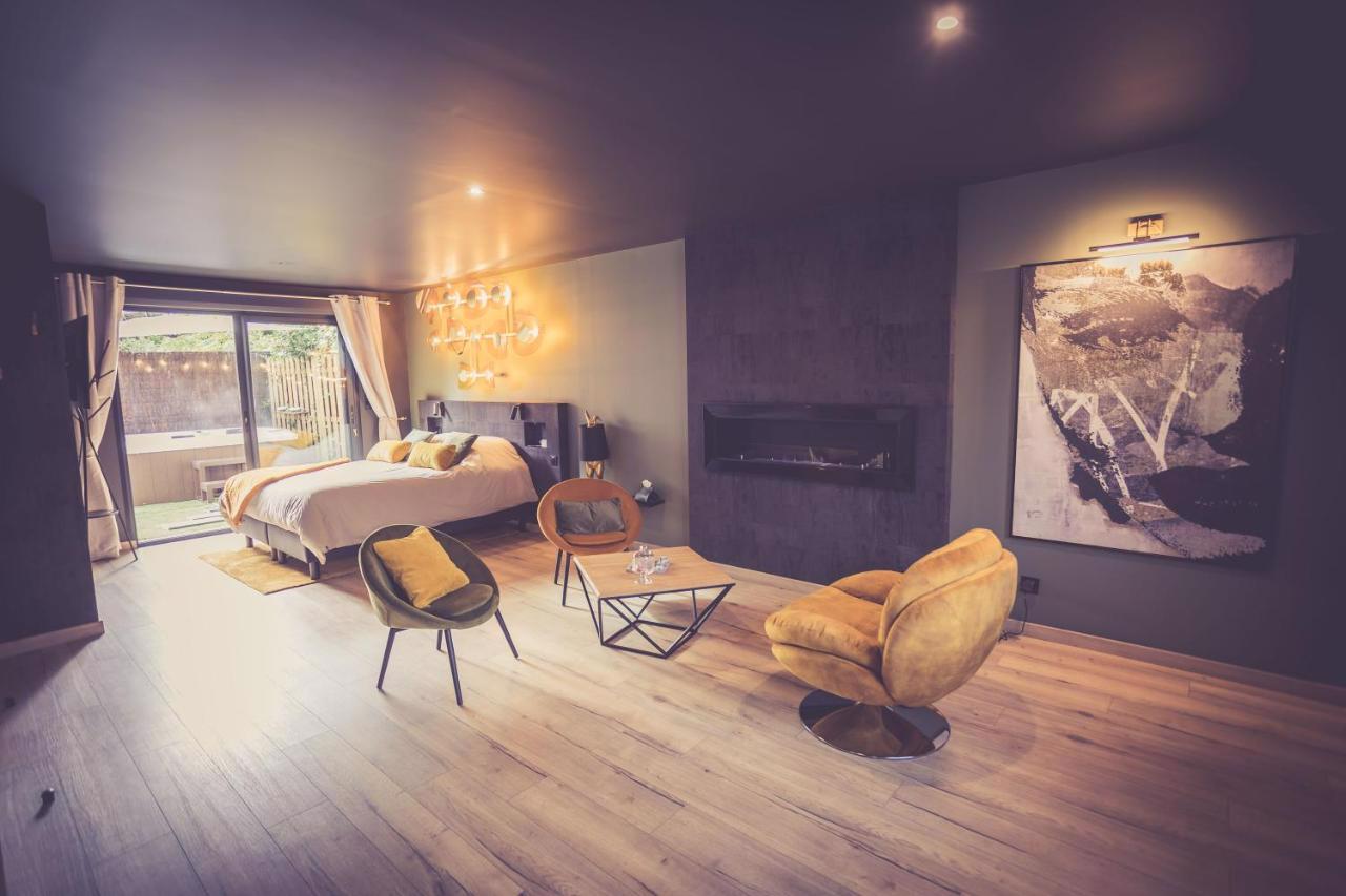 System.Collections.Generic.List`1[BluePillow.Application.SearchEngine.Dto.PhotoDto]?.ElementAt(0)?.Caption