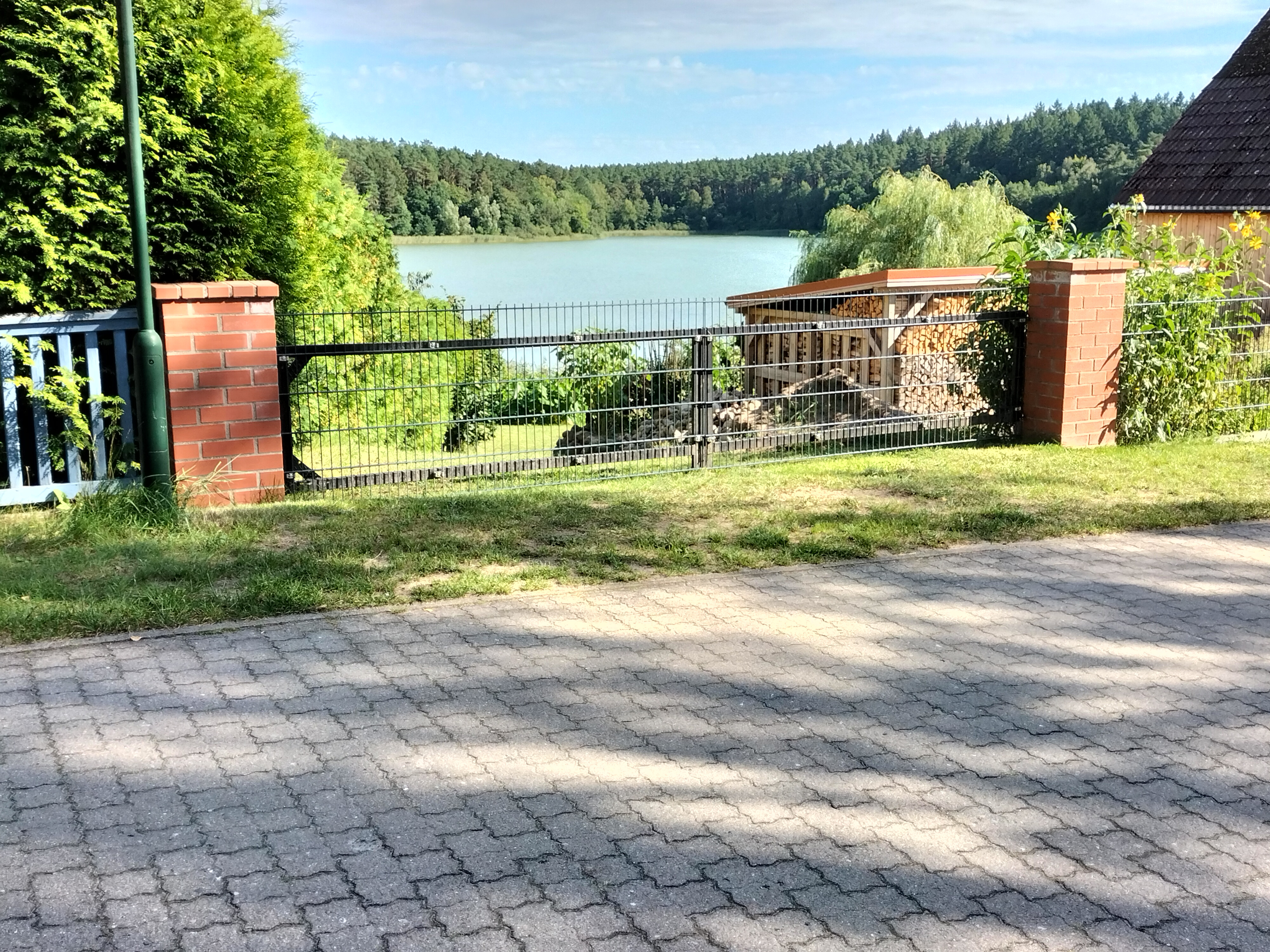 System.Collections.Generic.List`1[BluePillow.Application.SearchEngine.Dto.PhotoDto]?.ElementAt(1)?.Caption