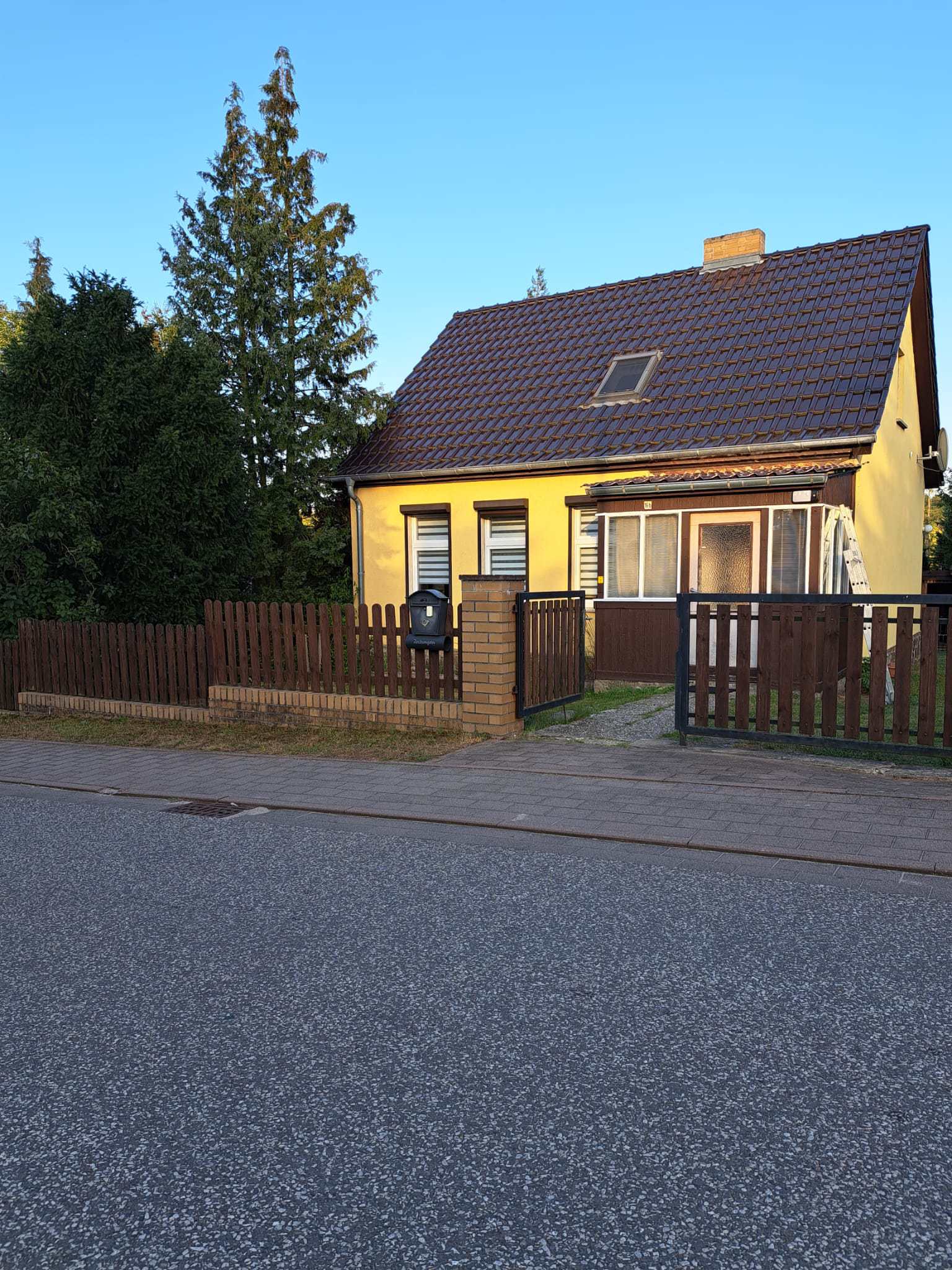 System.Collections.Generic.List`1[BluePillow.Application.SearchEngine.Dto.PhotoDto]?.ElementAt(0)?.Caption