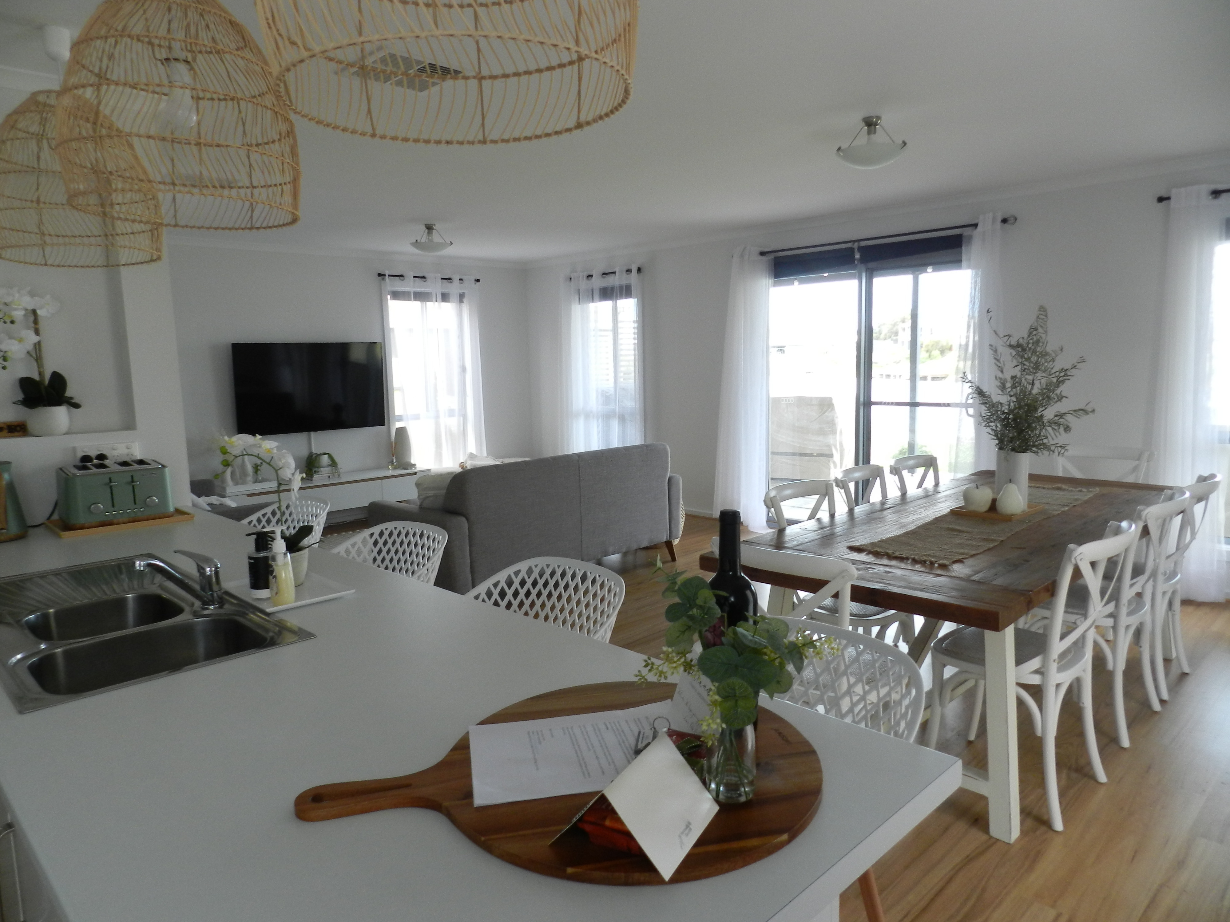 System.Collections.Generic.List`1[BluePillow.Application.SearchEngine.Dto.PhotoDto]?.ElementAt(2)?.Caption