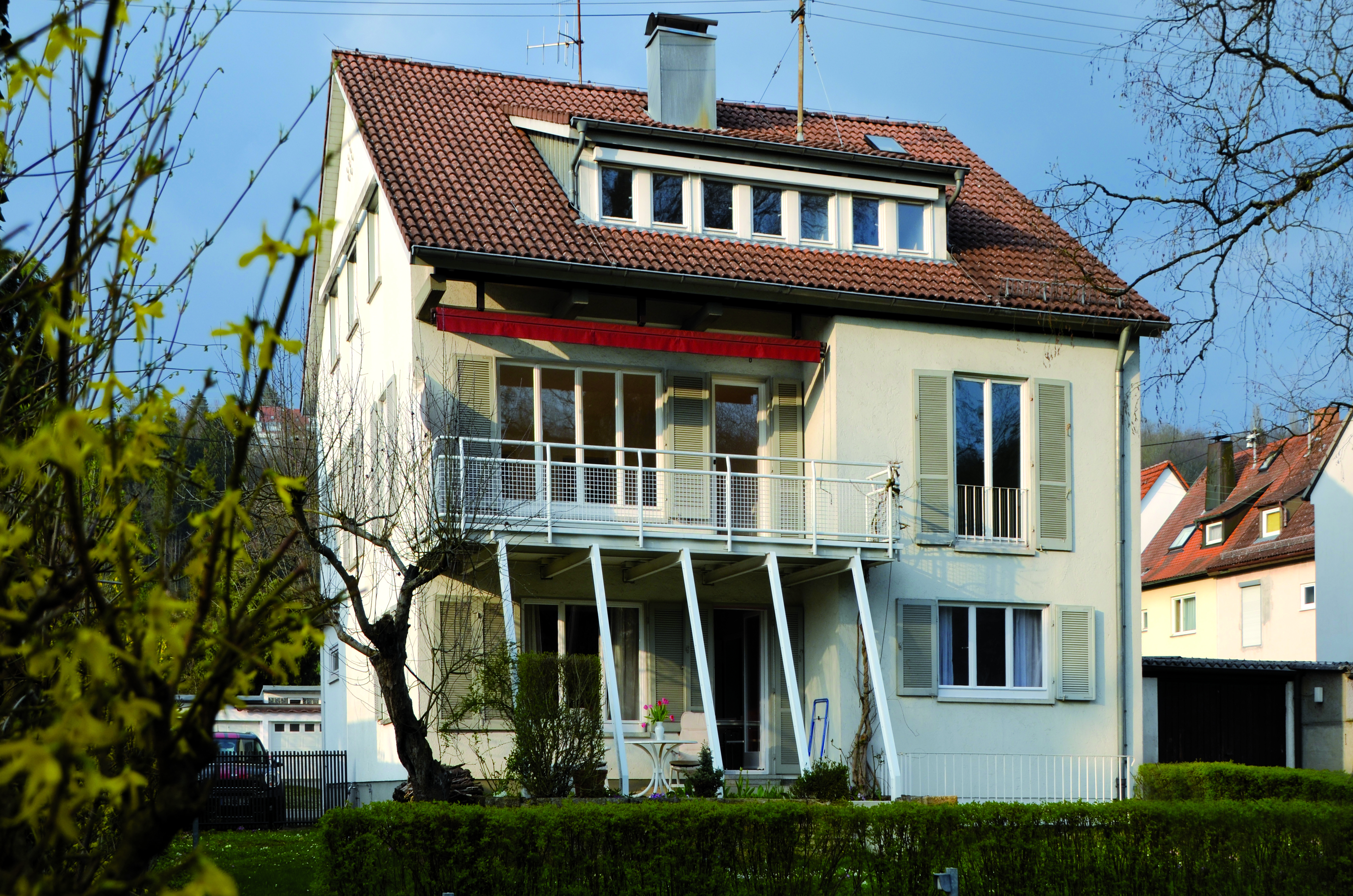 System.Collections.Generic.List`1[BluePillow.Application.SearchEngine.Dto.PhotoDto]?.ElementAt(0)?.Caption